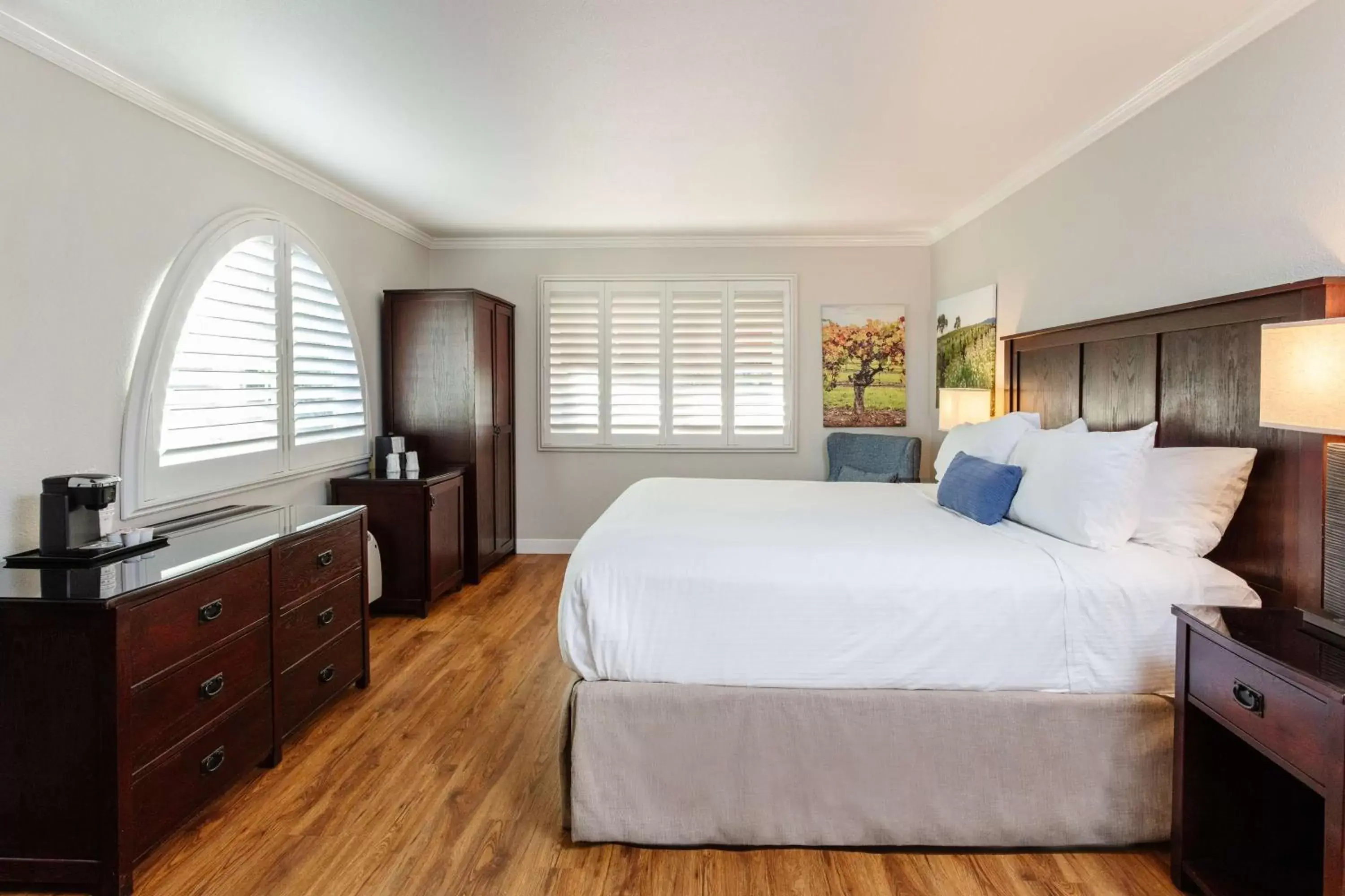 Standard King Room in Best Western Dry Creek Inn Standard King Room in Best Western Dry Creek Inn