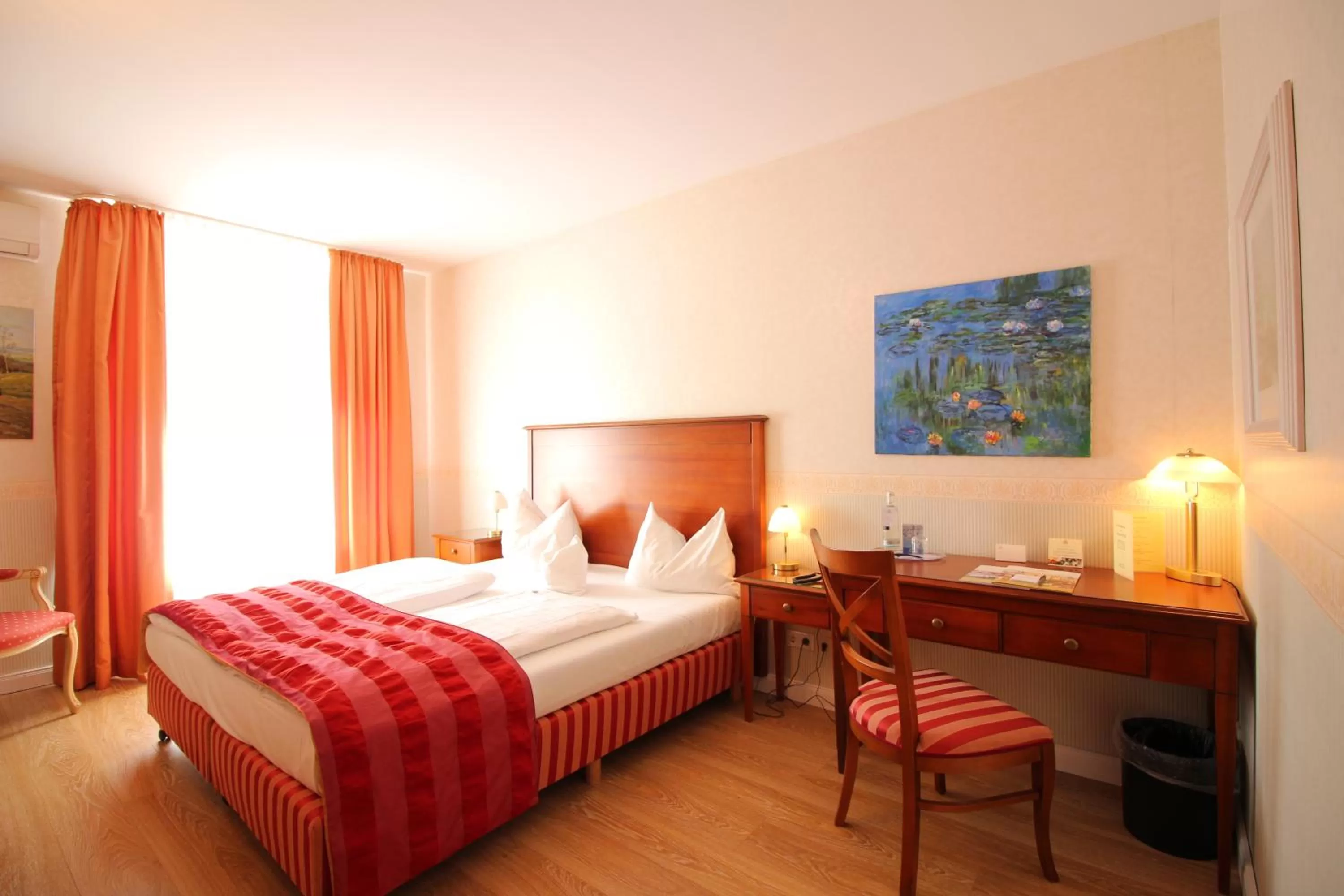 Photo of the whole room, Bed in Hotel Am Mühlenteich