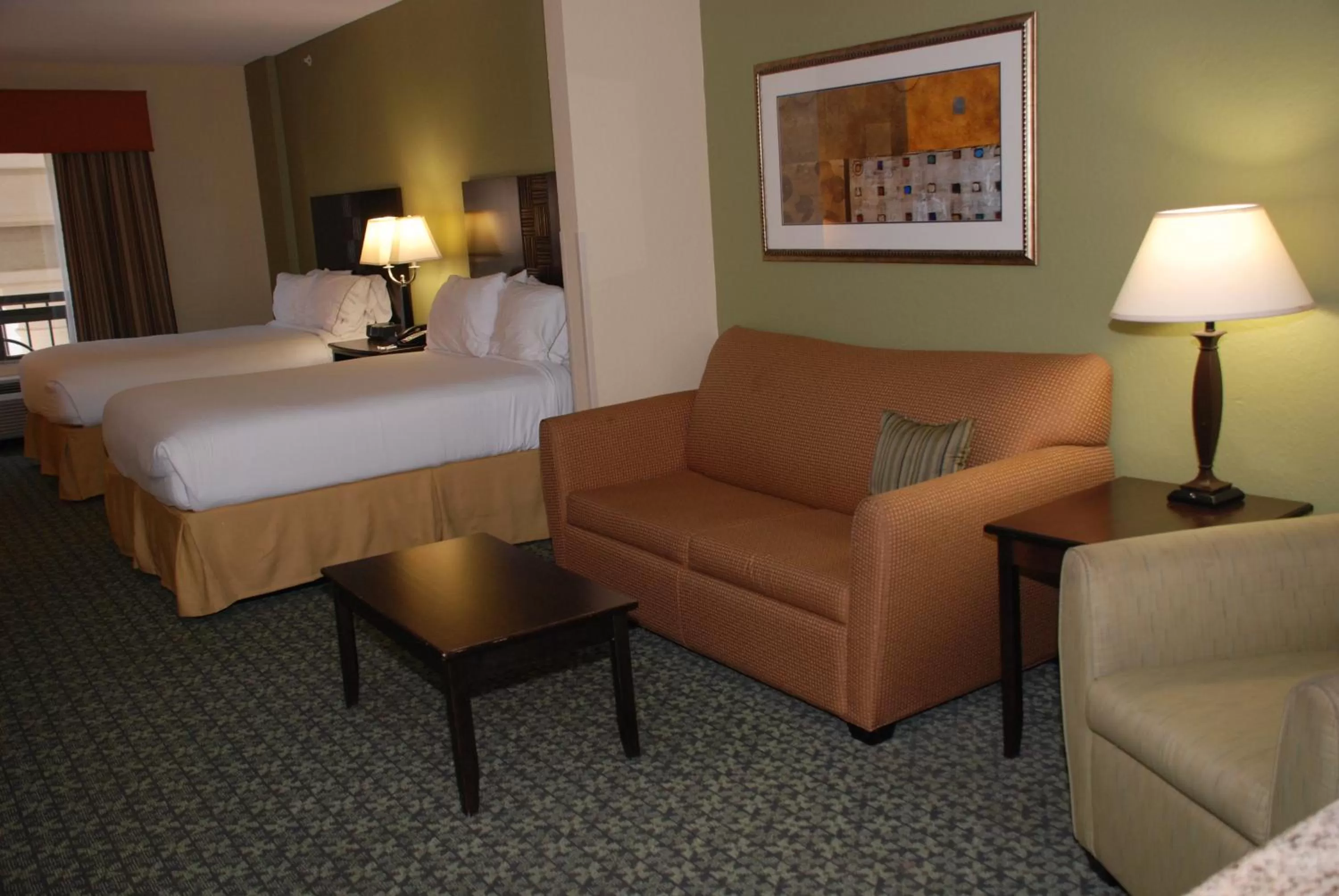 Photo of the whole room, Bed in Holiday Inn Express & Suites Covington by IHG