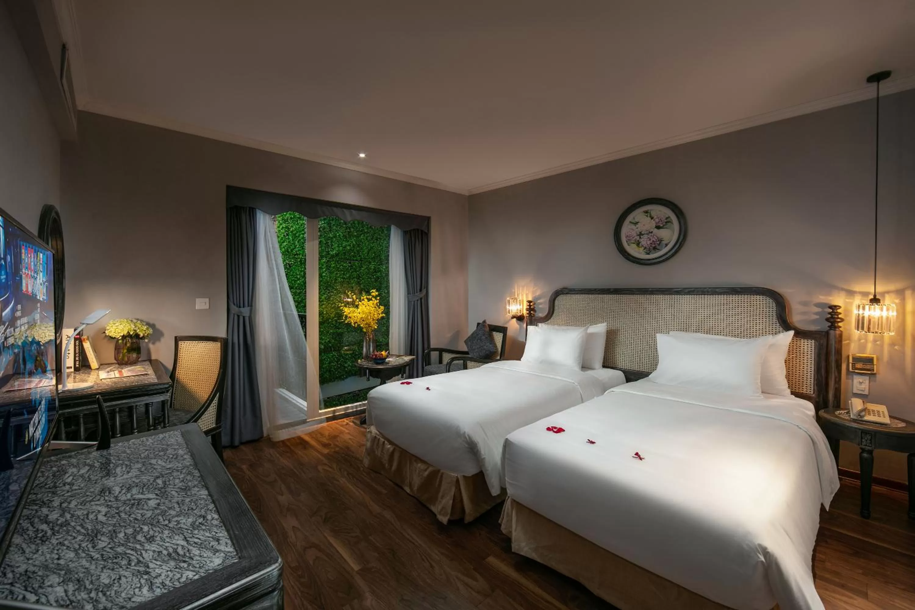 Bedroom, Bed in Shining Central Hotel & Spa