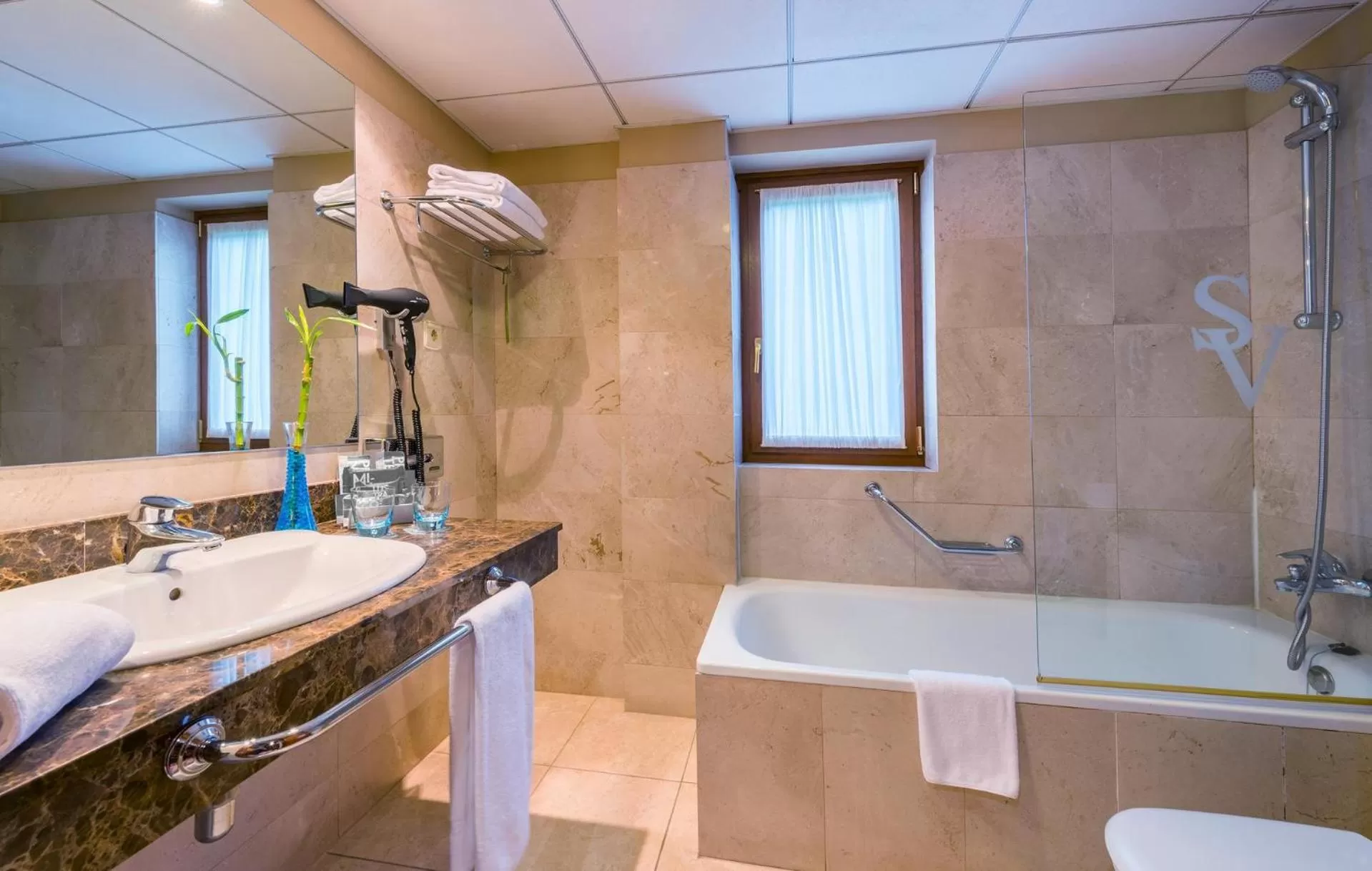 Shower in Hotel Vielha Val d'Aran, Affiliated by Meliá