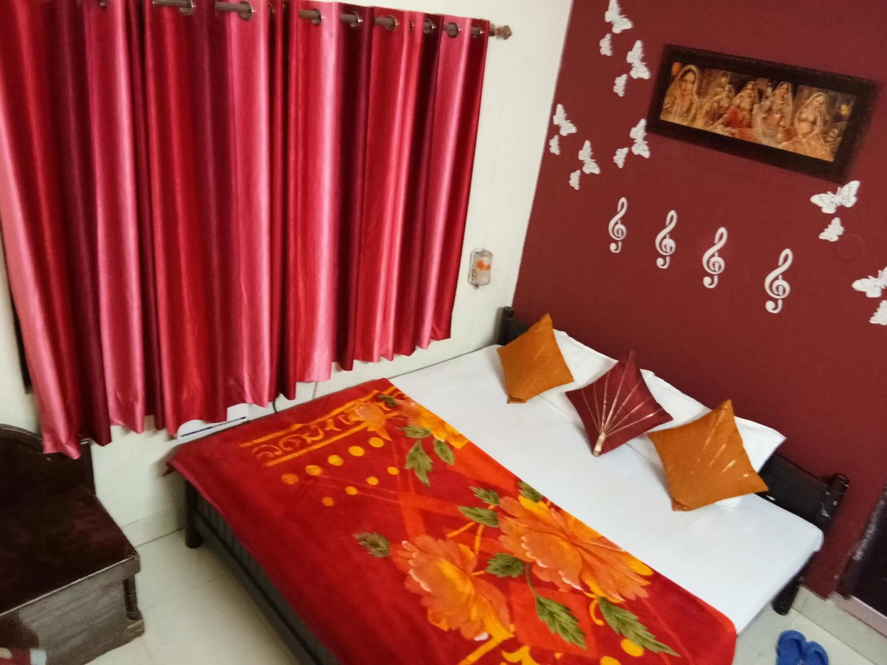 Photo of the whole room, Bed in Haveli Taragarh Palace