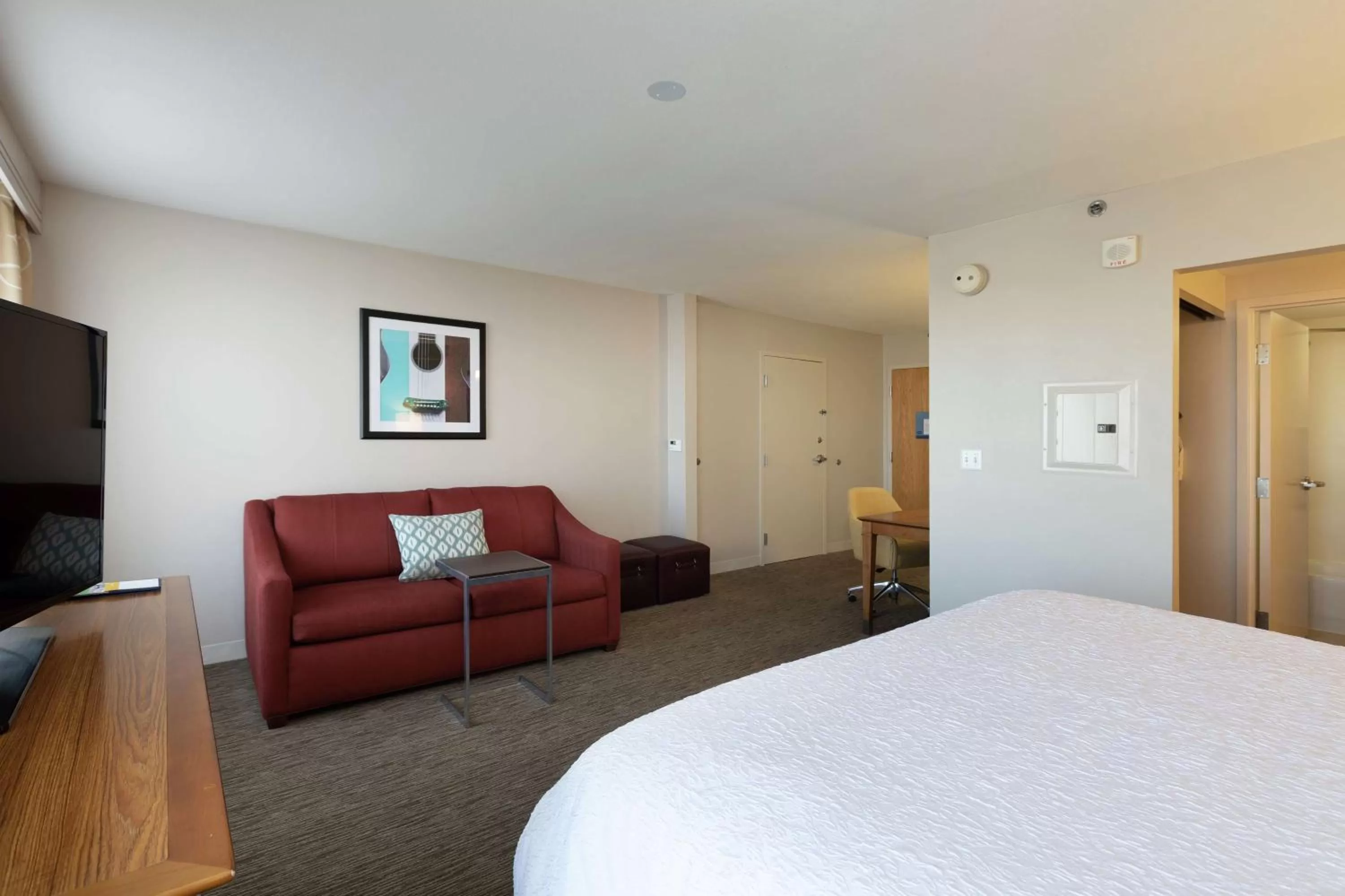Bedroom, Bed in Hampton Inn & Suites-Austin Airport