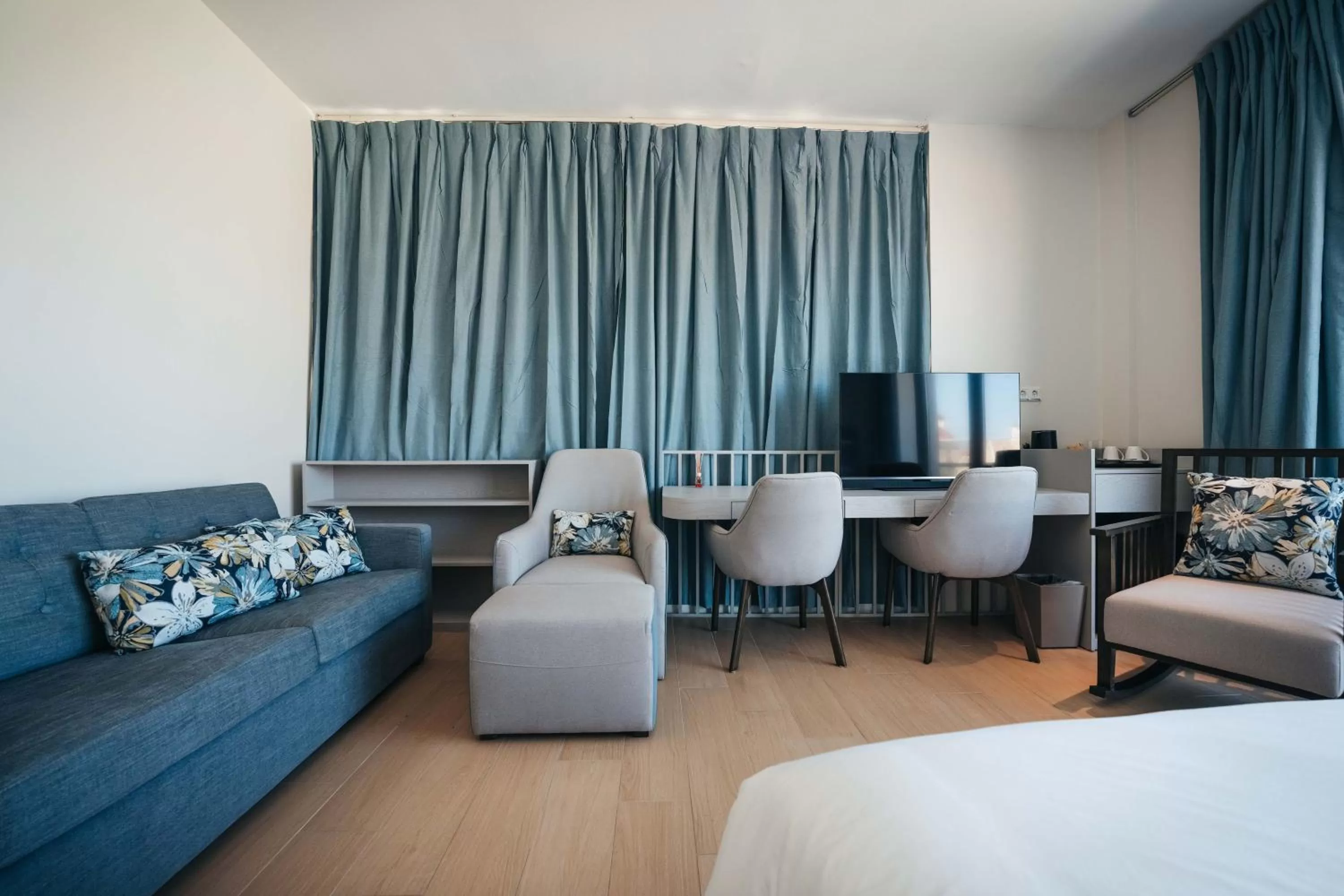 Seating area, Bed in Elements Hotel & Shops Curaçao