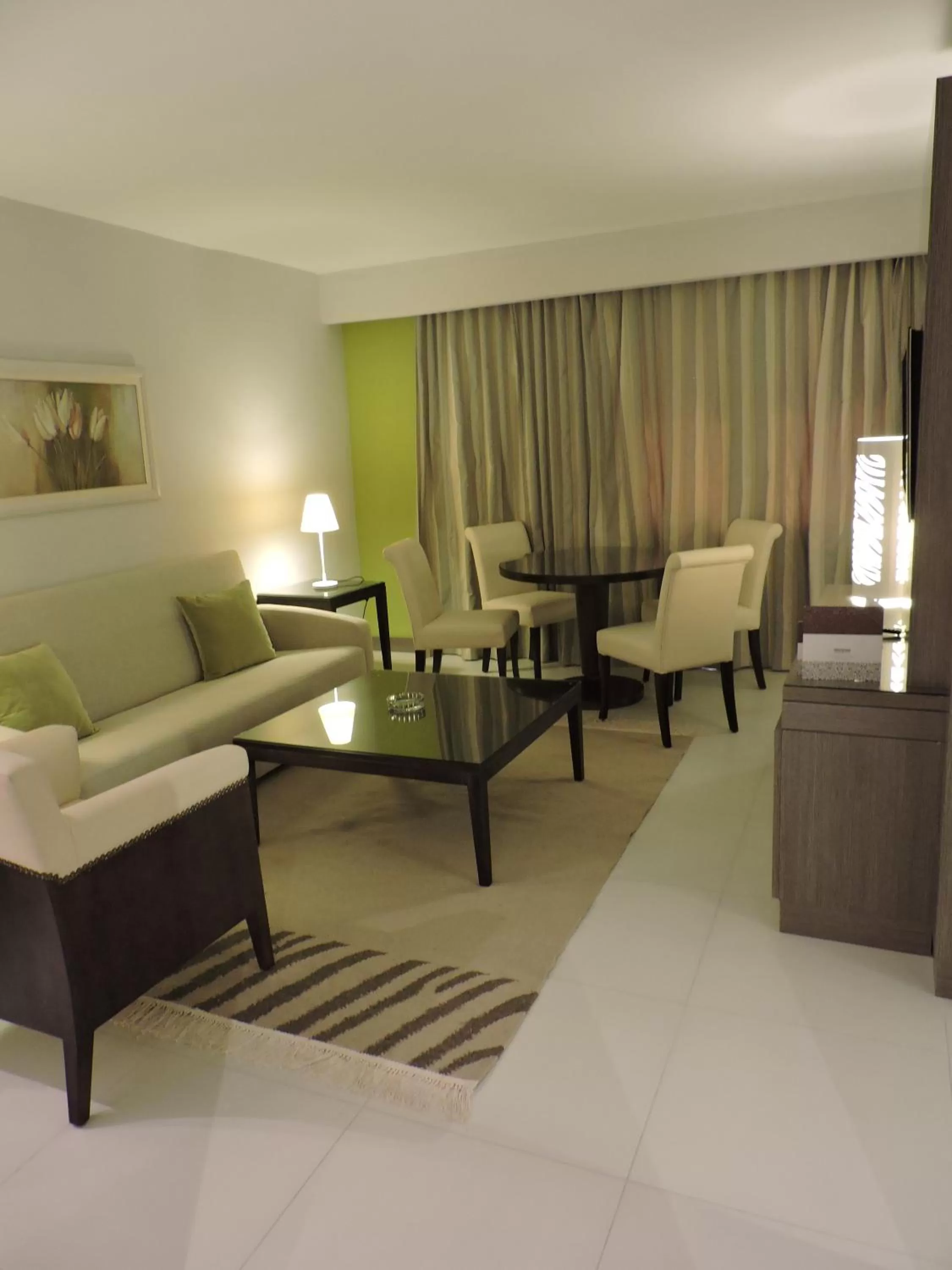 Toilet in Golf Royal Hotel