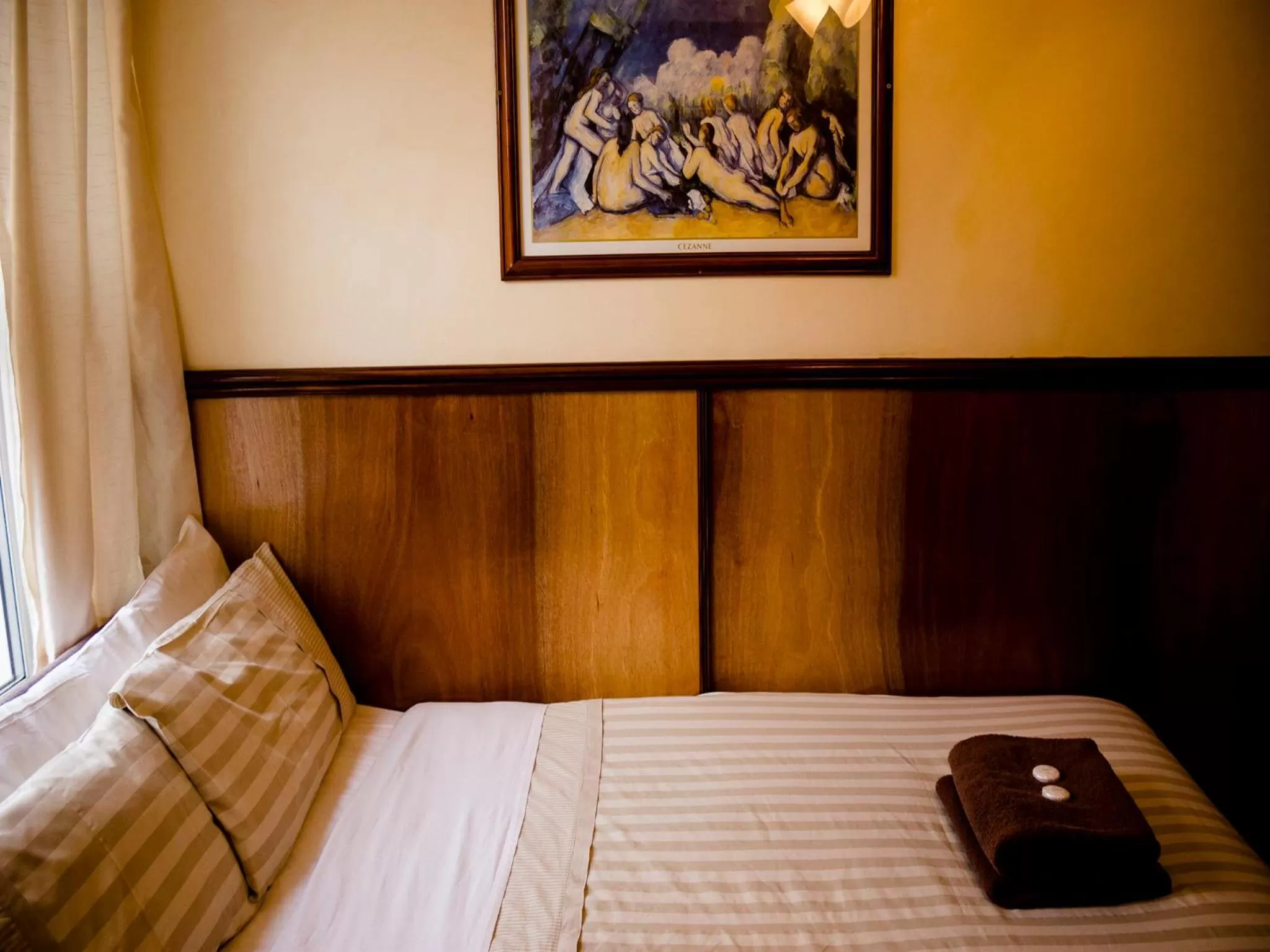 Photo of the whole room, Bed in Cricklewood Lodge Hotel