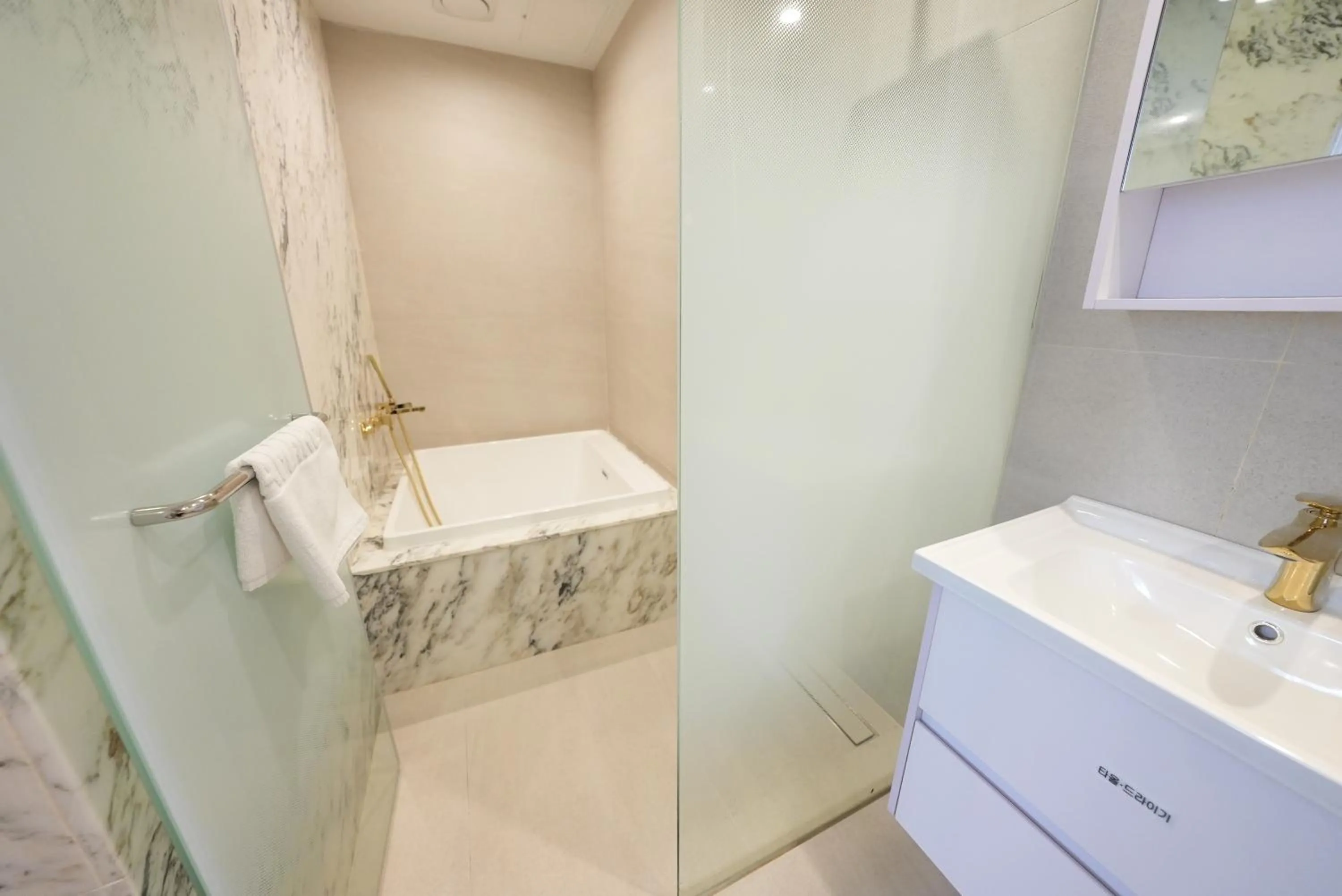 Bathroom in Amare Hotel Jongno