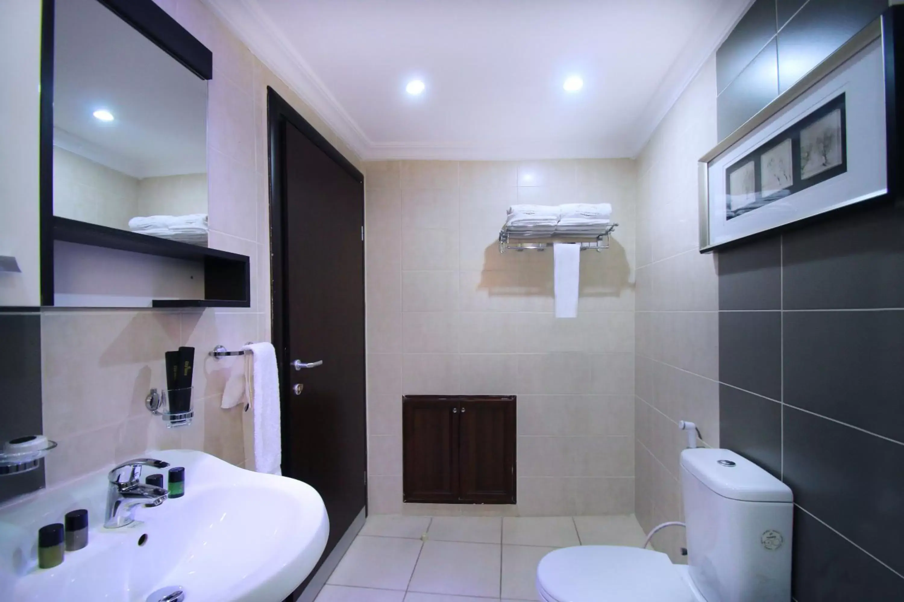 Executive Suite (3 Adults) in City Rose Hotel Suites Executive Suite (3 Adults) in City Rose Hotel Suites