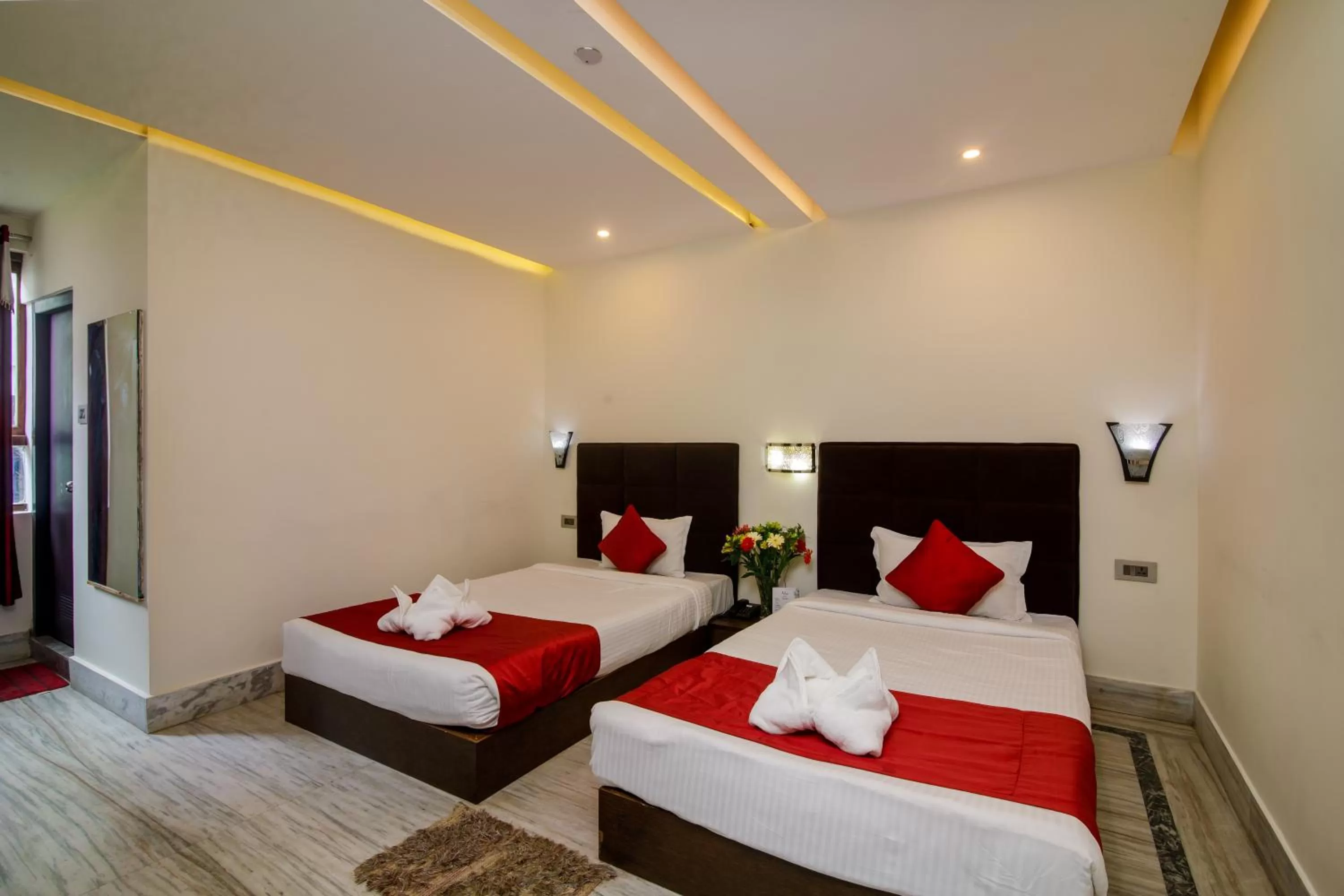 Bed in Muscatel Yavachi - 400 Mts from MG Marg