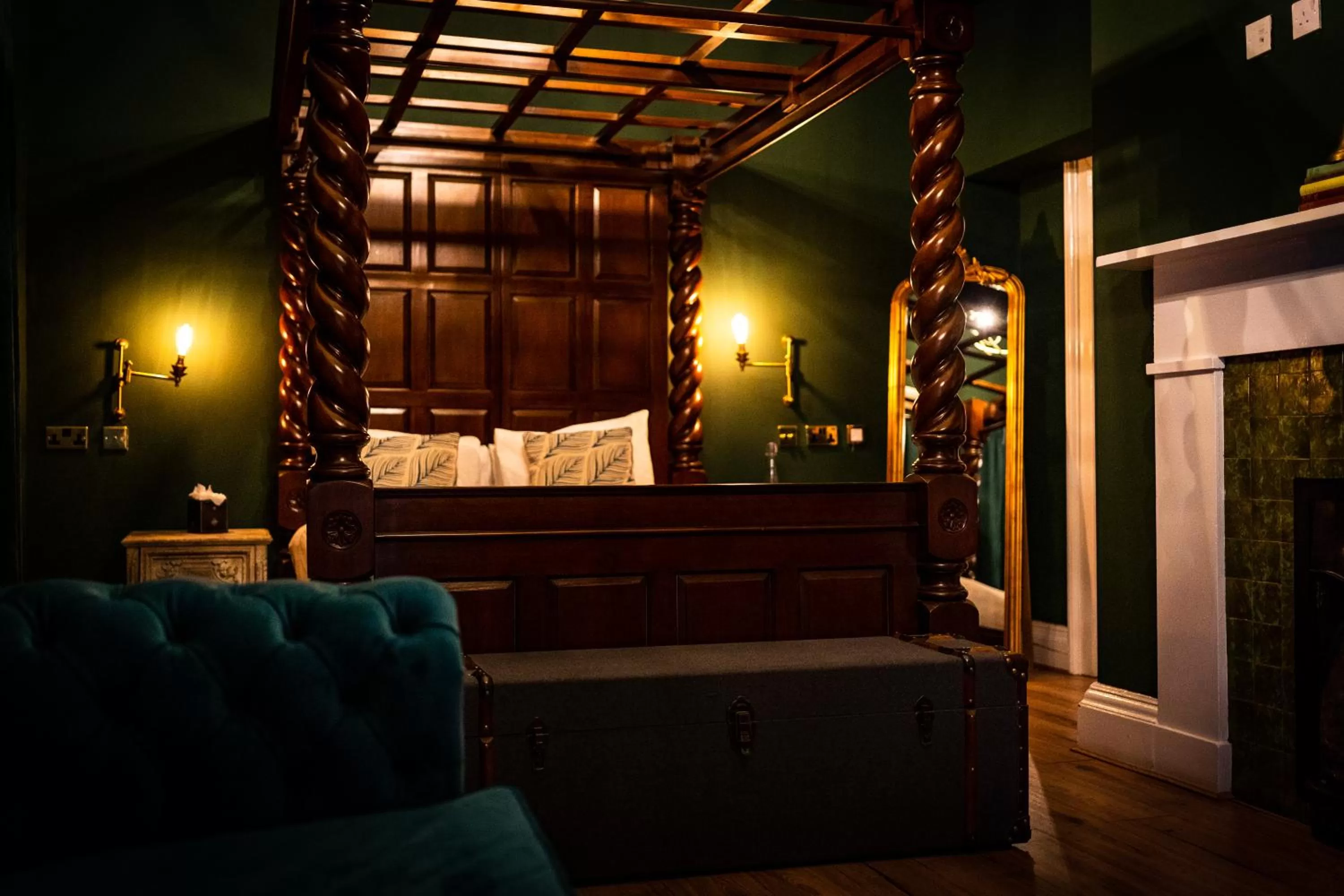 Bed, TV/Entertainment Center in The Courthouse