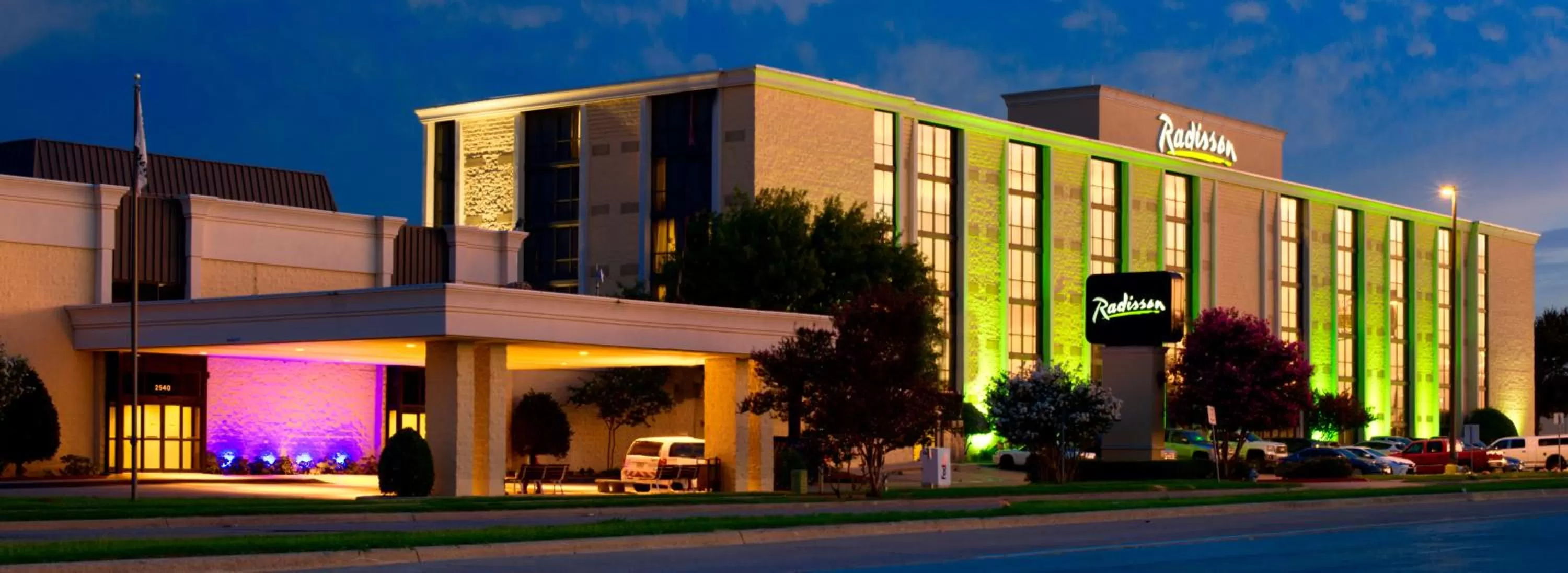 Property building in Radisson Hotel Fort Worth North-Fossil Creek
