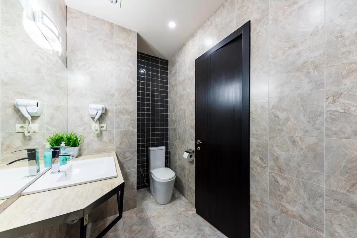 Toilet in Sani Apart Hotel