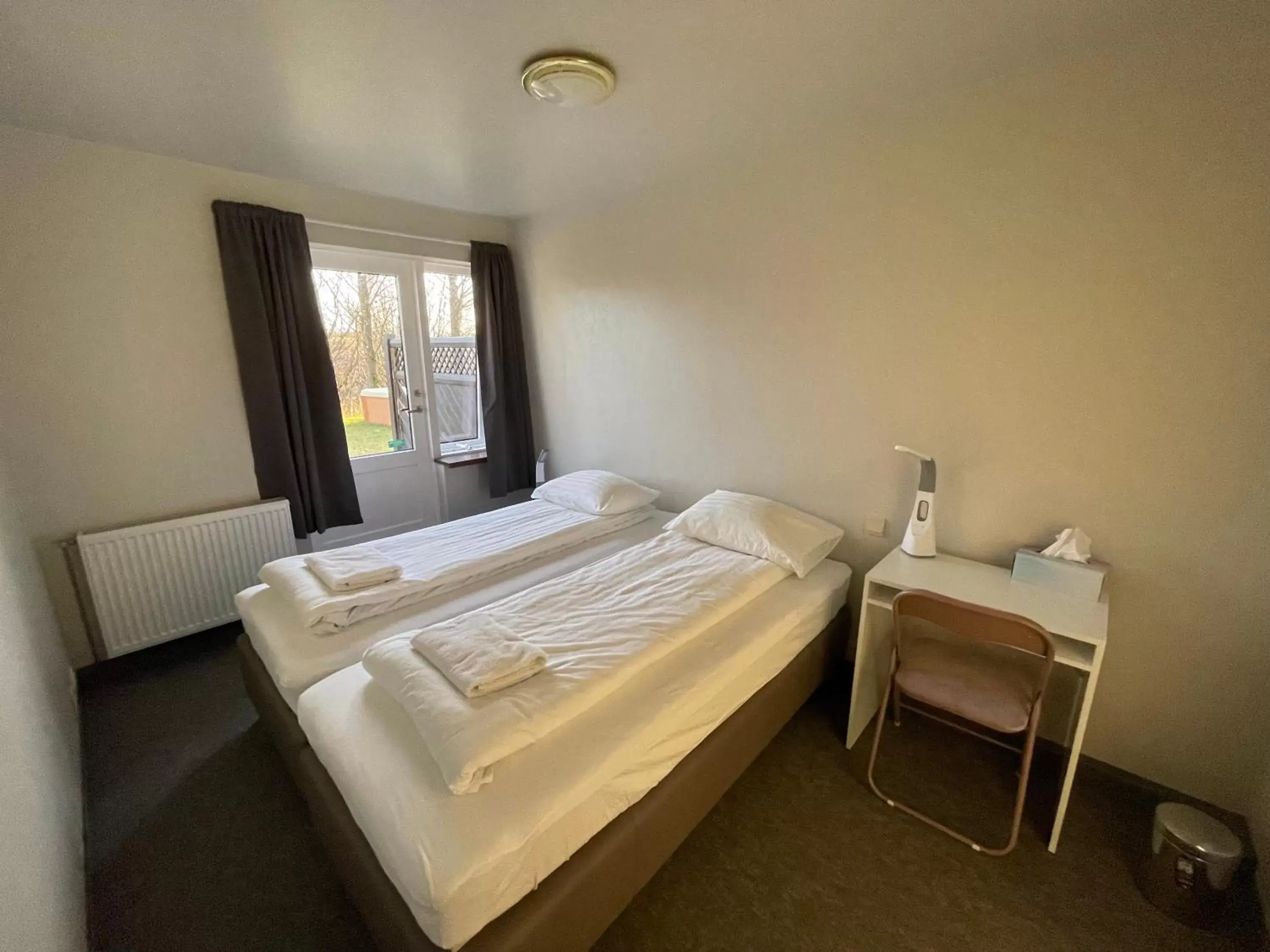 Double or Twin Room with Private Bathroom in Guesthouse Bitra B&B Double or Twin Room with Private Bathroom in Guesthouse Bitra B&B