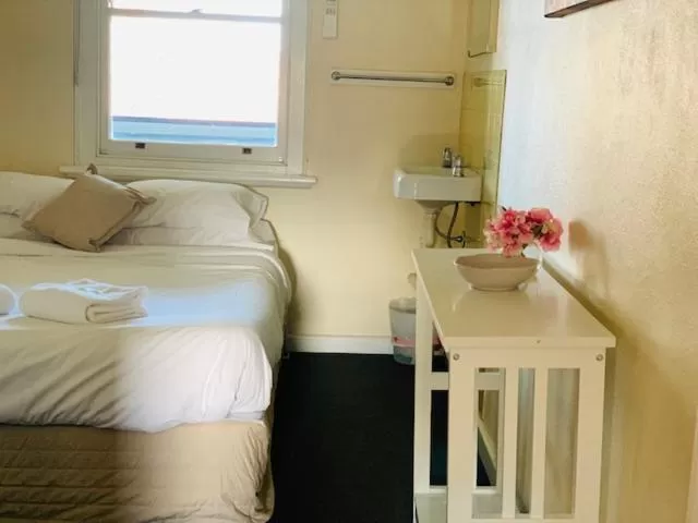 Bed in Kootingal Hotel