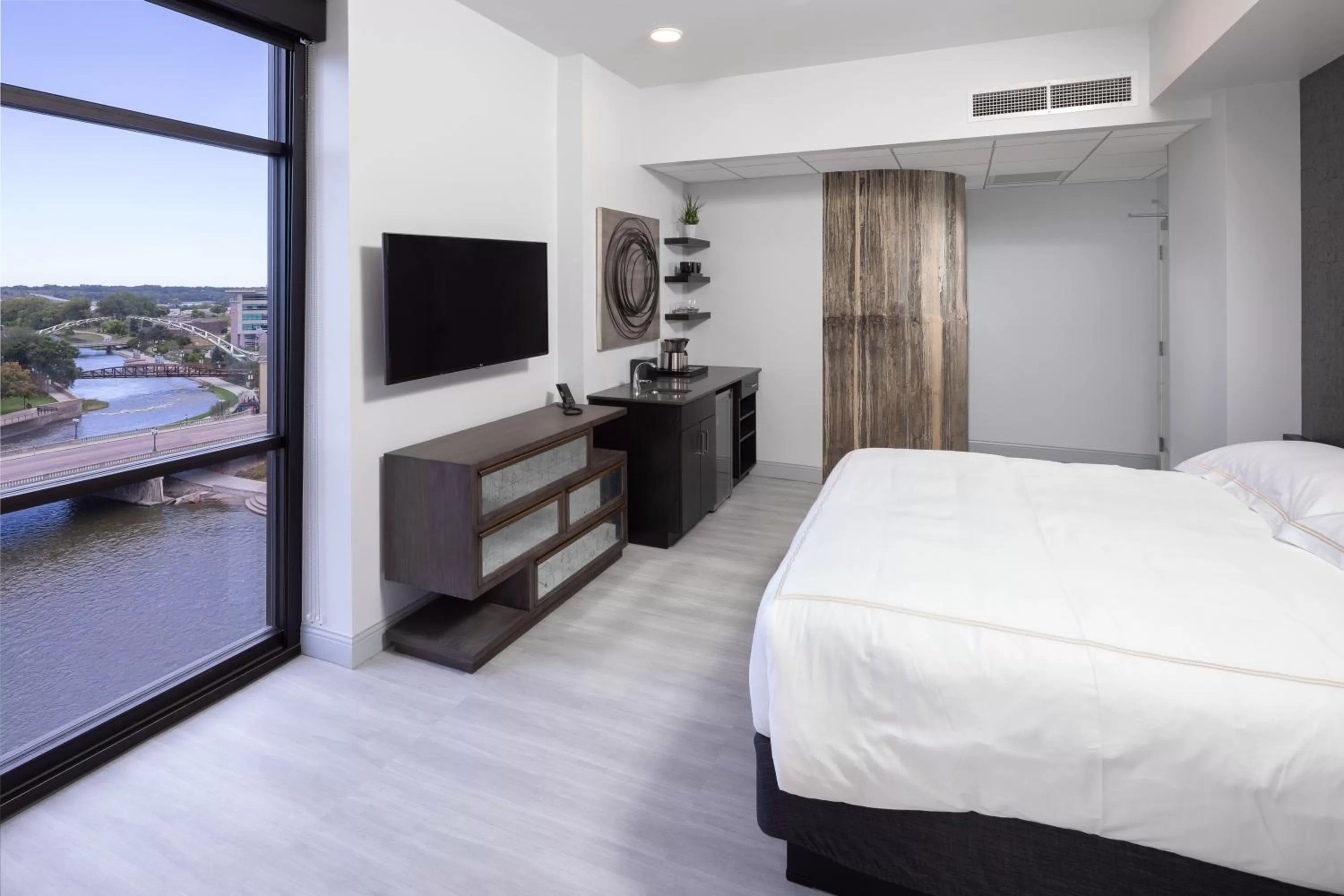 Photo of the whole room, Bed in Hotel On Phillips