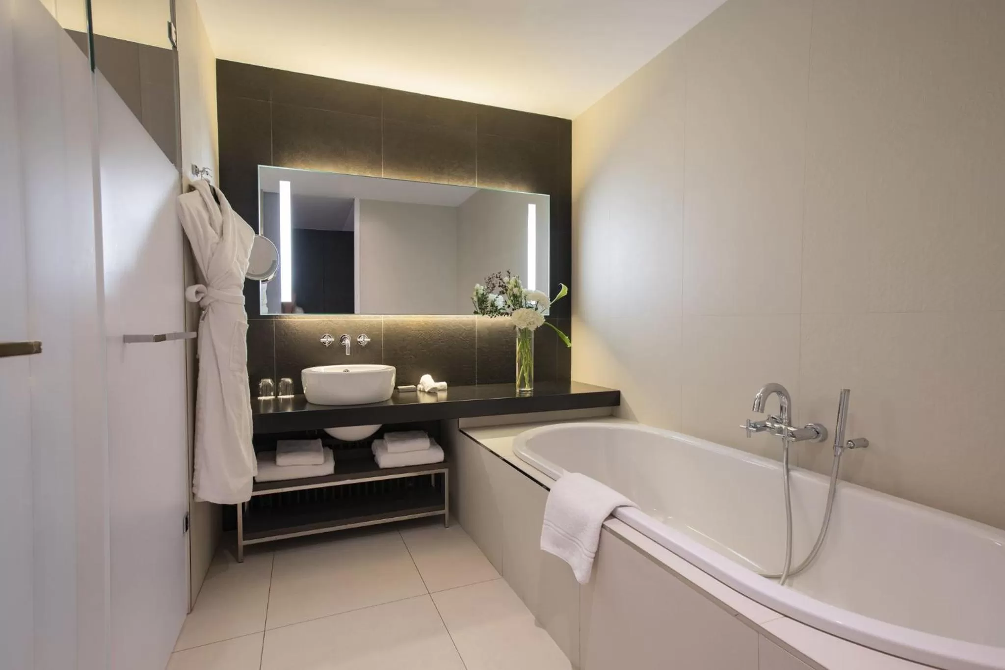 Photo of the whole room in InterContinental Marseille - Hotel Dieu by IHG