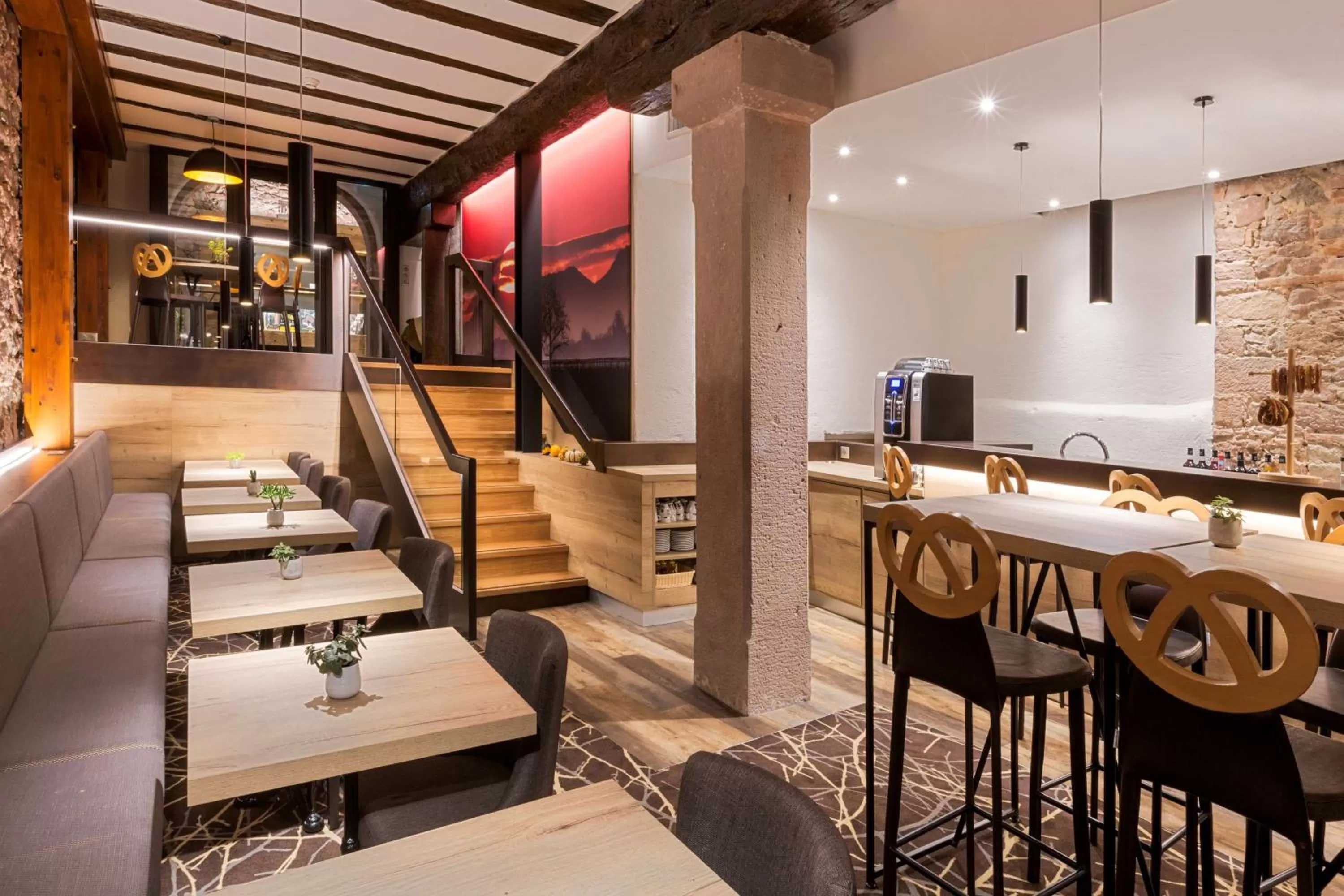 Restaurant/places to eat in Hotel KLE, BW Signature Collection