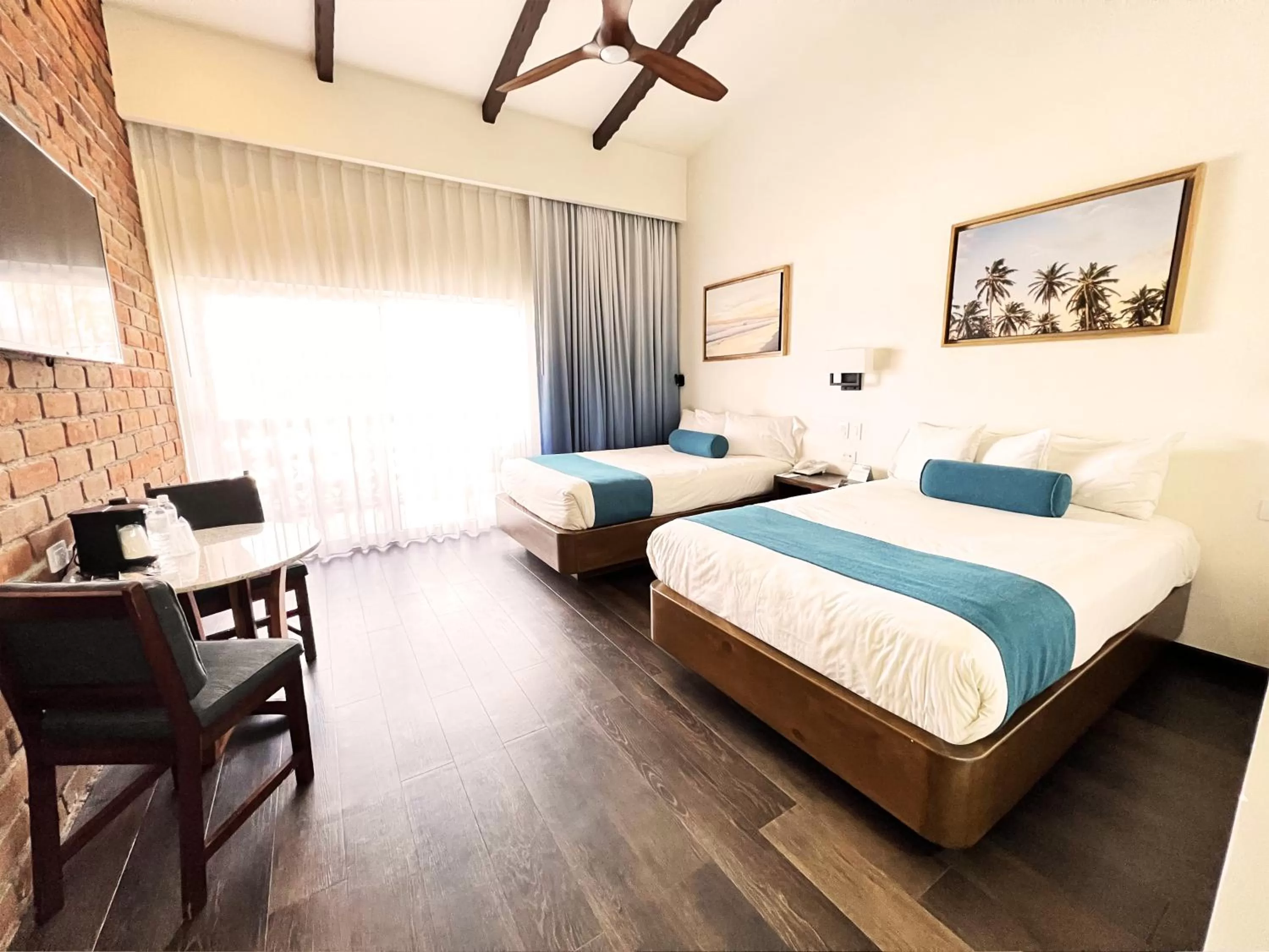 Photo of the whole room, Bed in San Nicolas Hotel Casino