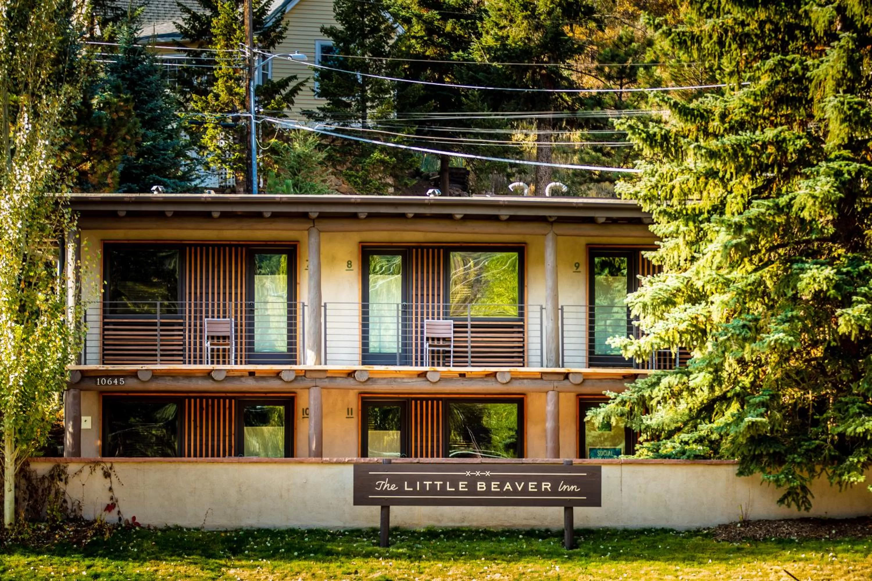 Facade/entrance in Little Beaver Inn