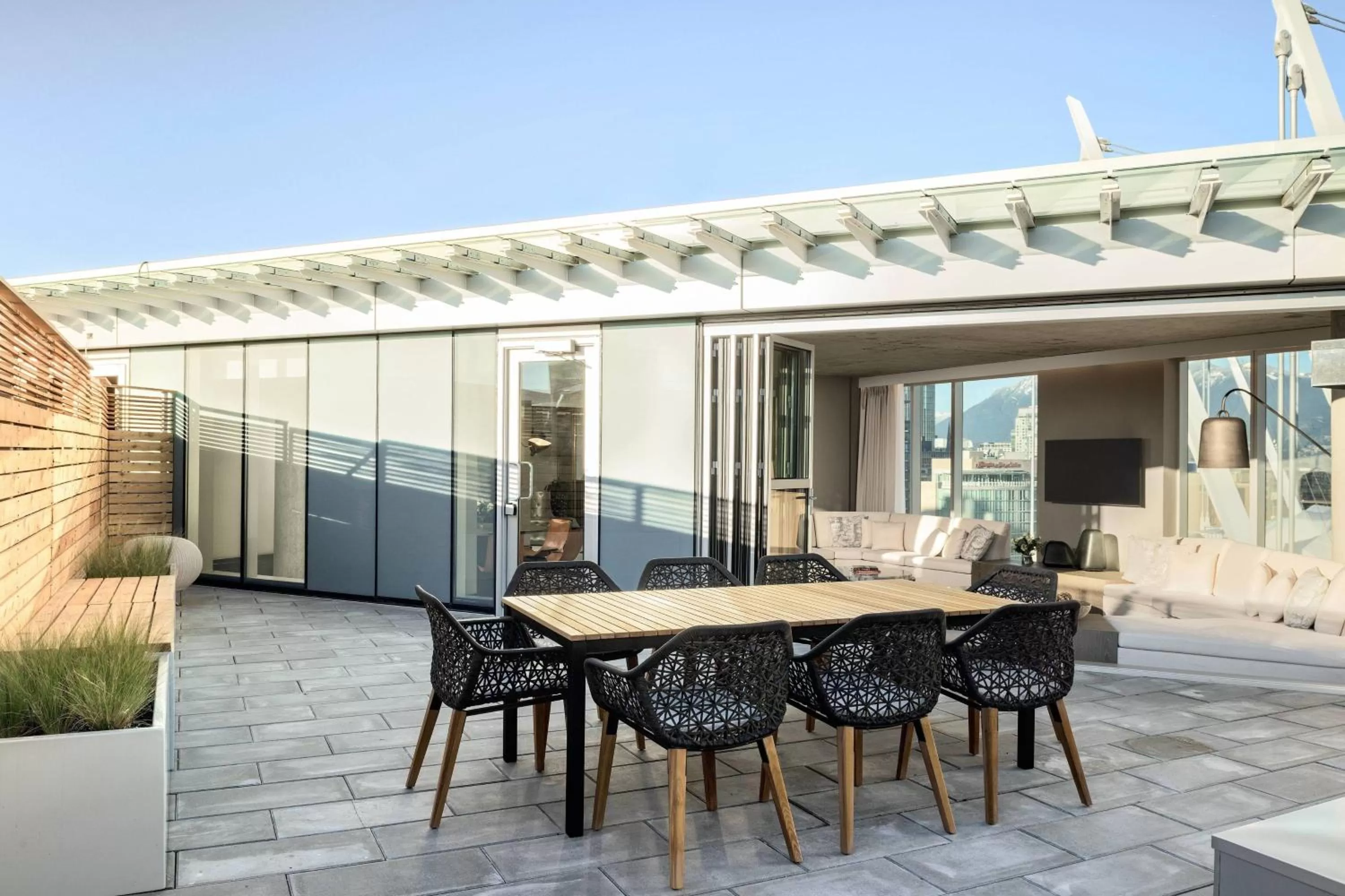 Photo of the whole room in the DOUGLAS, Autograph Collection