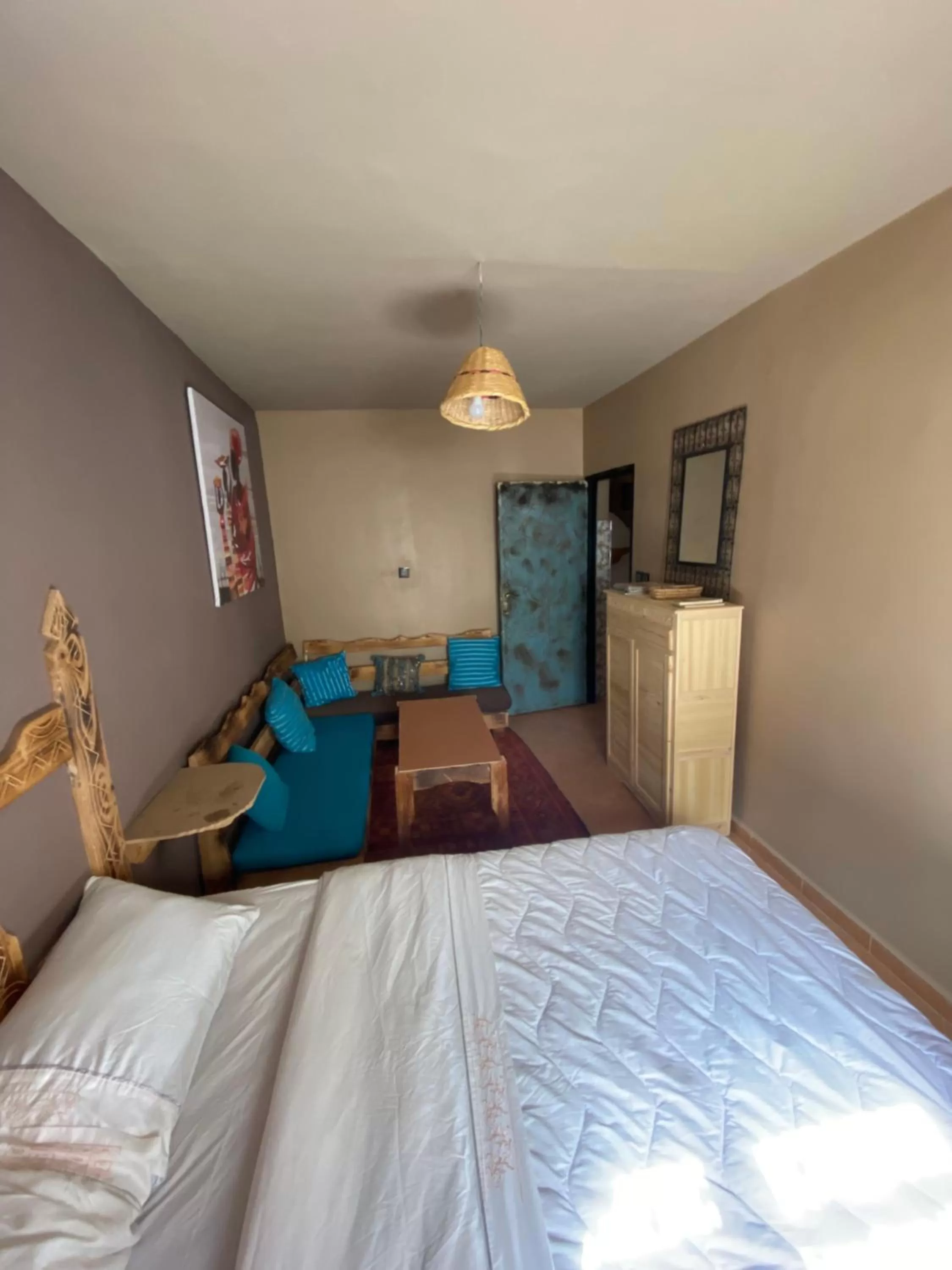 Photo of the whole room, Bed in Anza surfhouse