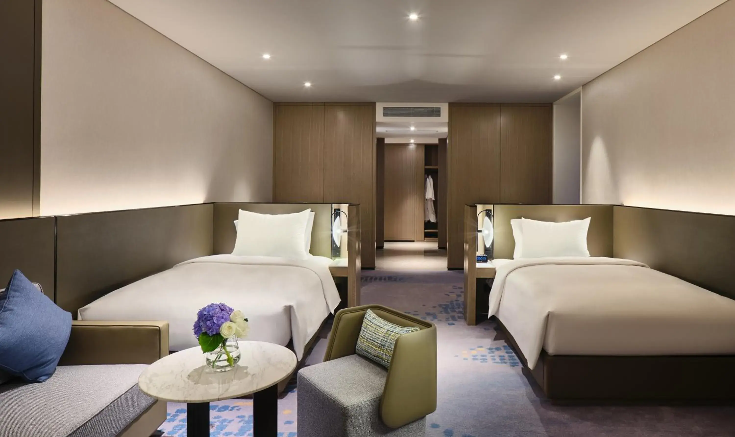 Premium Twin Room in Crowne Plaza Wuhan Development Zone by IHG Premium Twin Room in Crowne Plaza Wuhan Development Zone by IHG