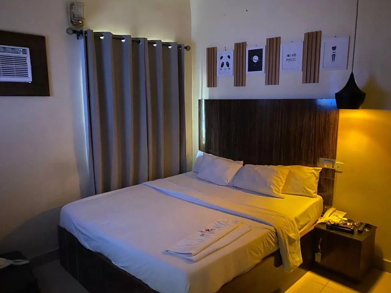 Bed in ONTARIO SUITES