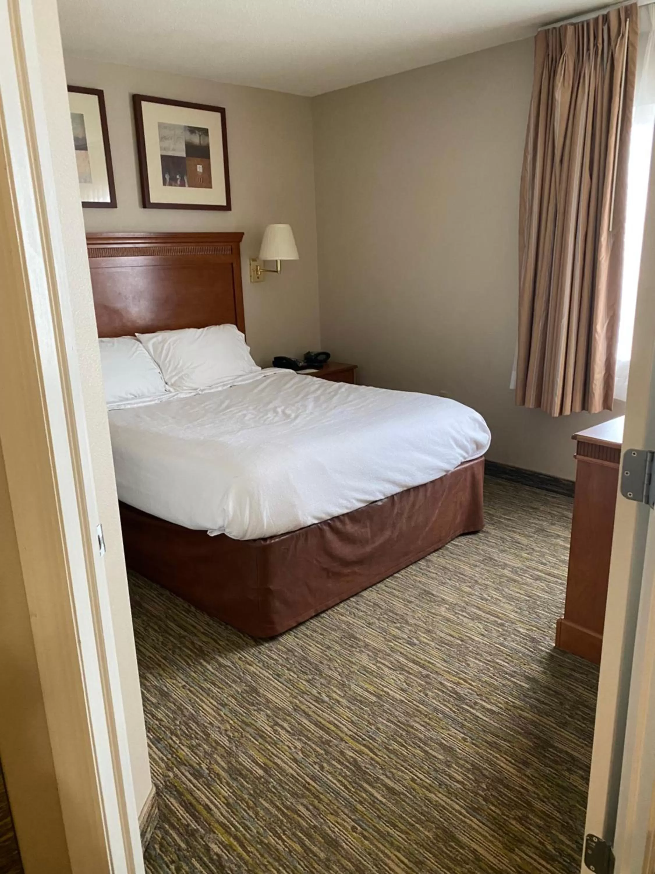 Bedroom, Bed in Candlewood Williamsport by IHG