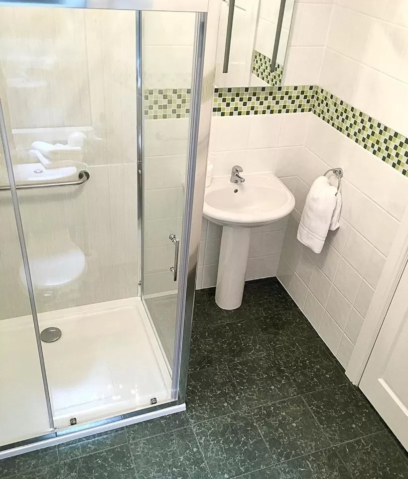 Shower in Boat House Super Suites