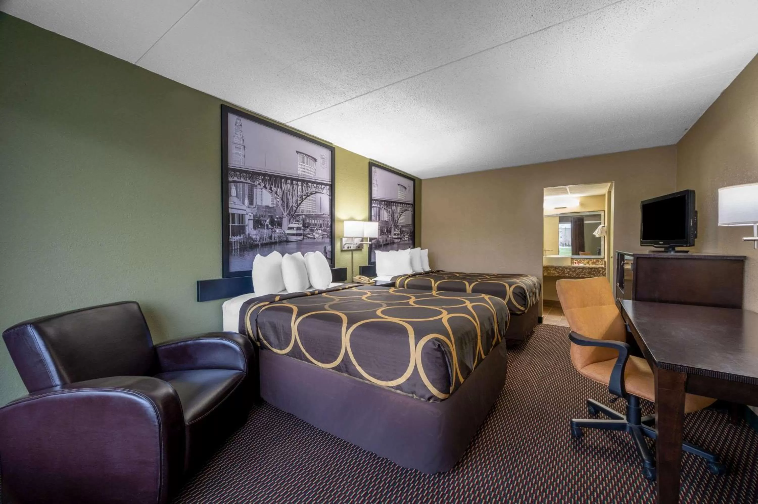 Photo of the whole room, Bed in Super 8 by Wyndham Perrysburg-Toledo