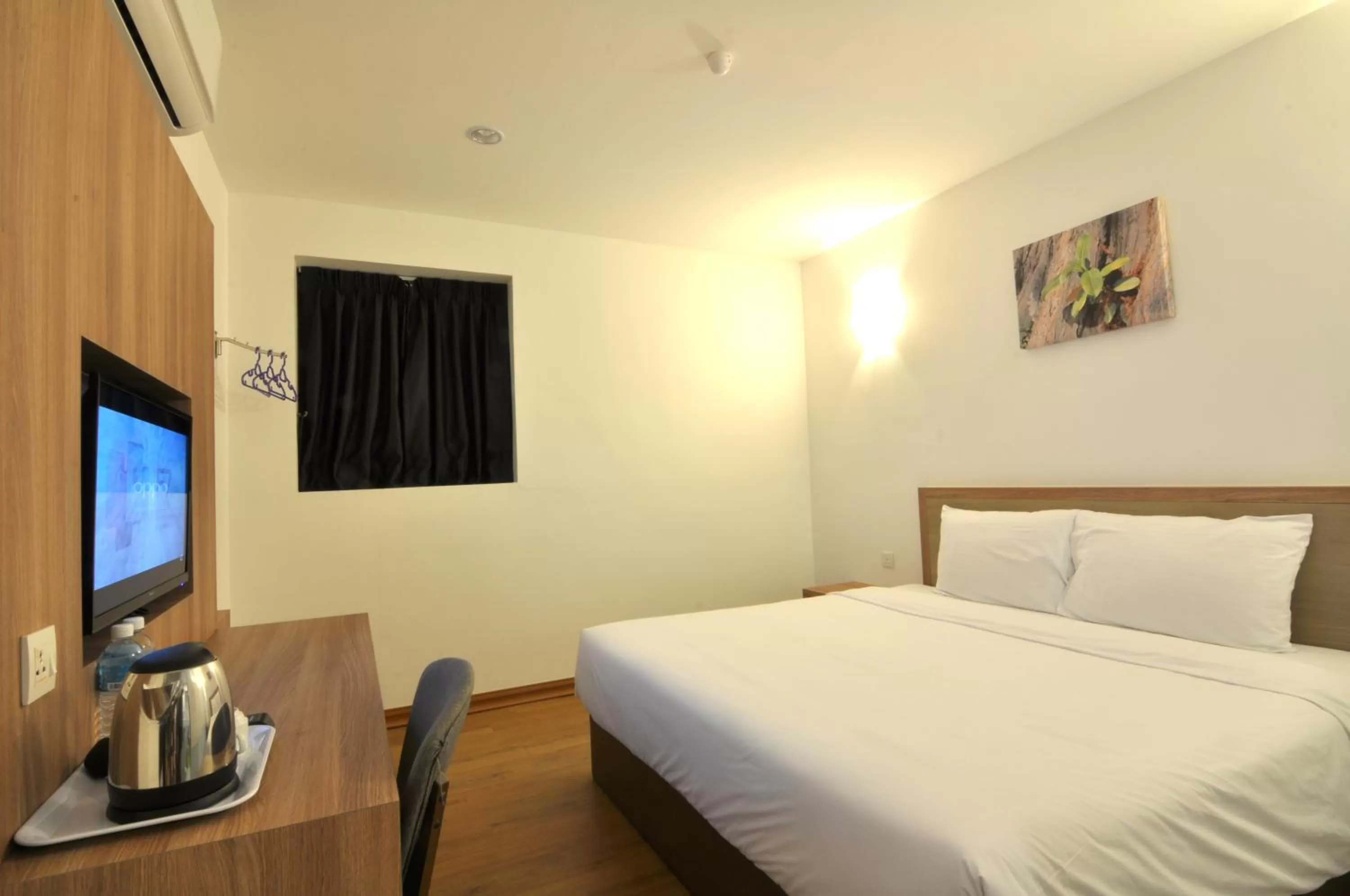 Photo of the whole room, Bed in Greencity Hotel