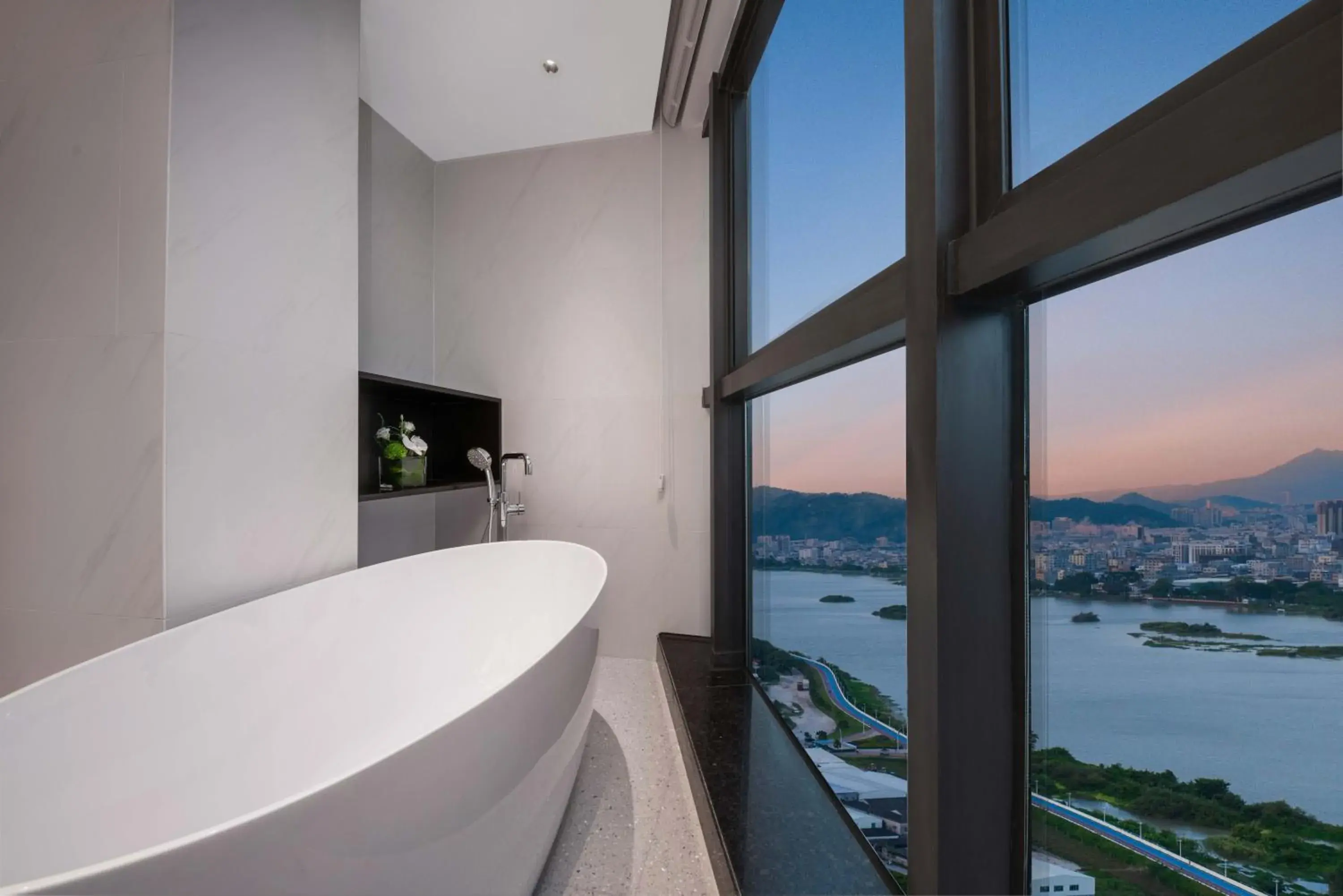 One-Bedroom Suite with River View in Holiday Inn Express Shantou Chenghai One-Bedroom Suite with River View in Holiday Inn Express Shantou Chenghai