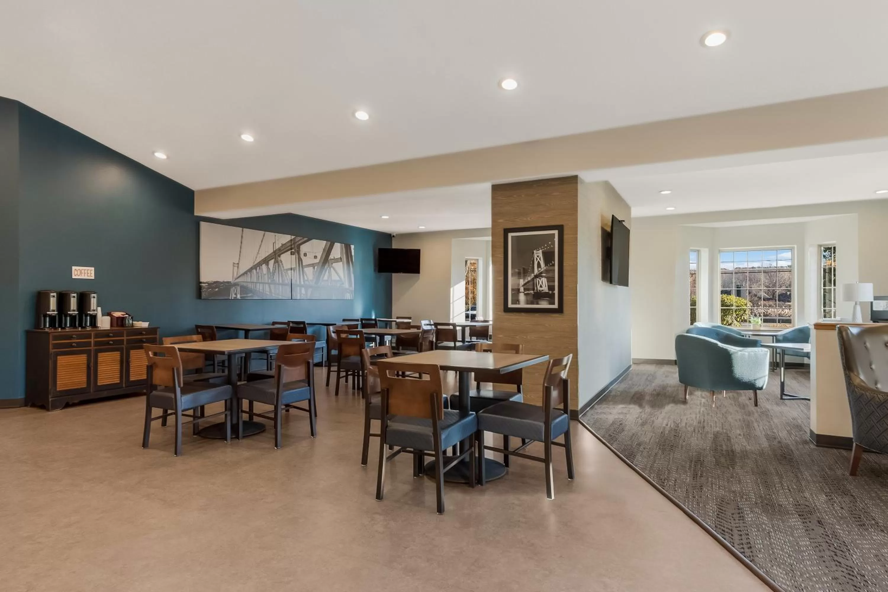 Seating area in SureStay Plus Hotel by Best Western Highland Poughkeepsie