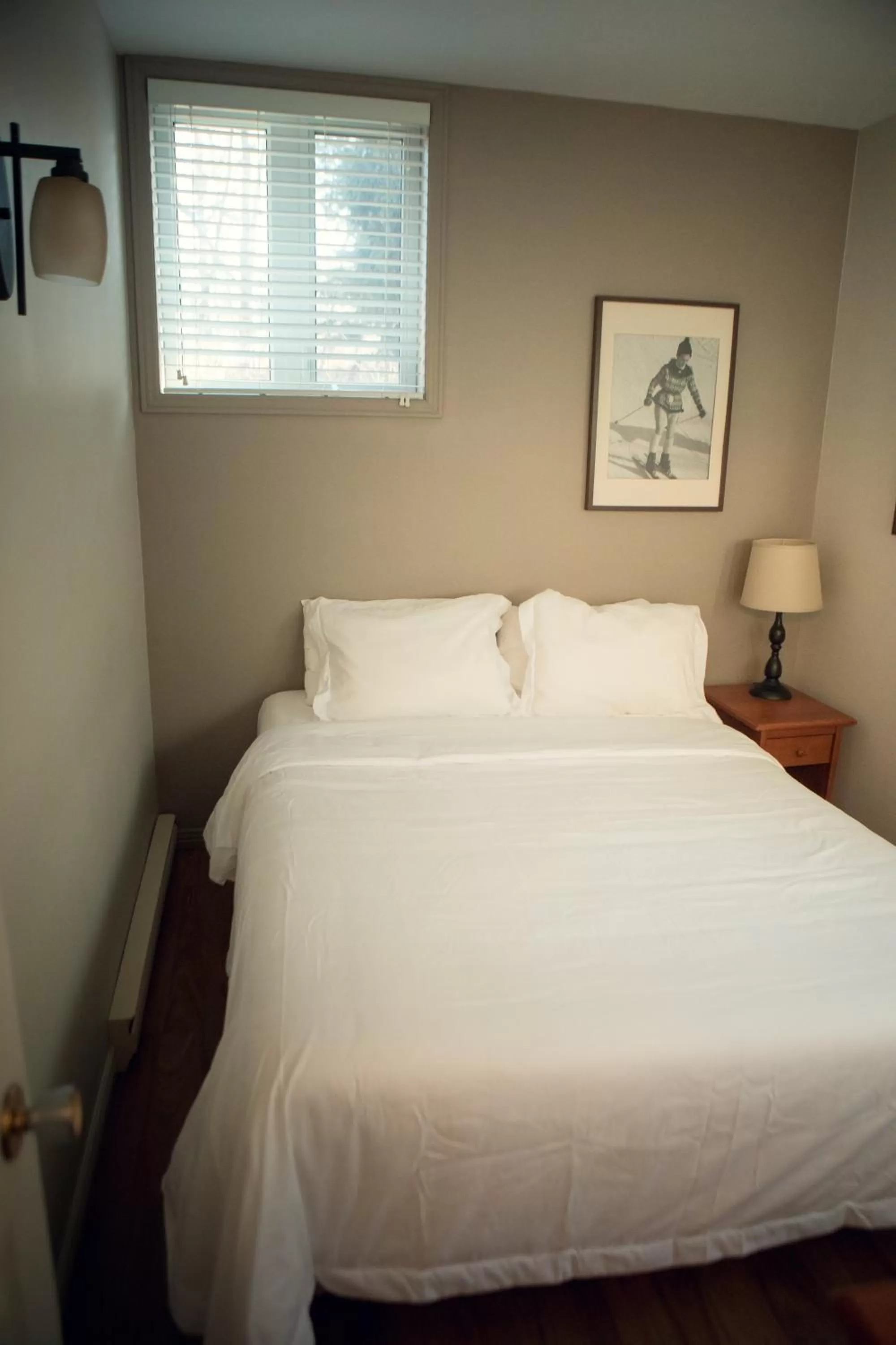 Bed in Le Montagnard, Auberge Hôtel & Chalets