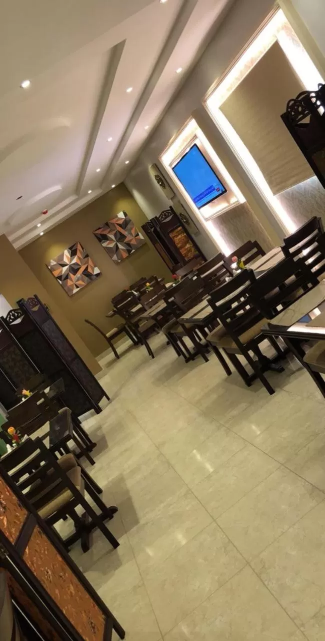 Restaurant/Places to Eat in Holiday Season