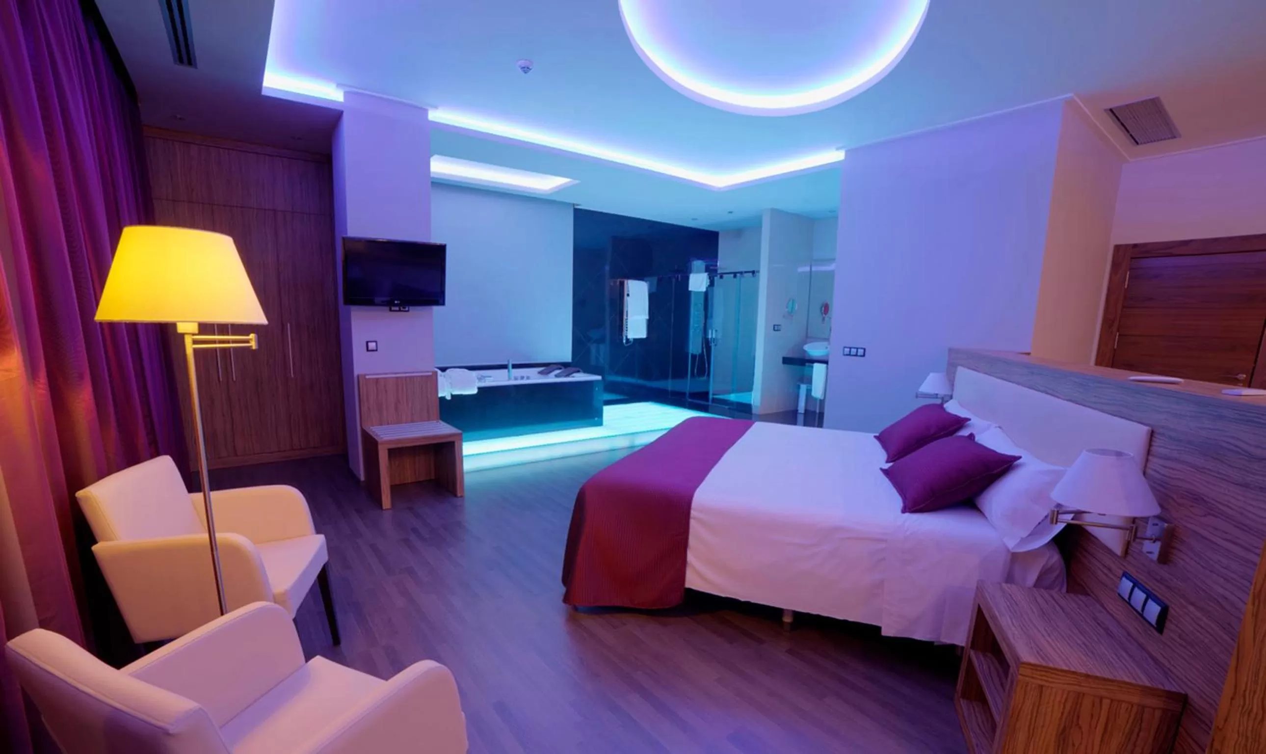 Photo of the whole room, Bed in Dña Monse Hotel Spa & Golf