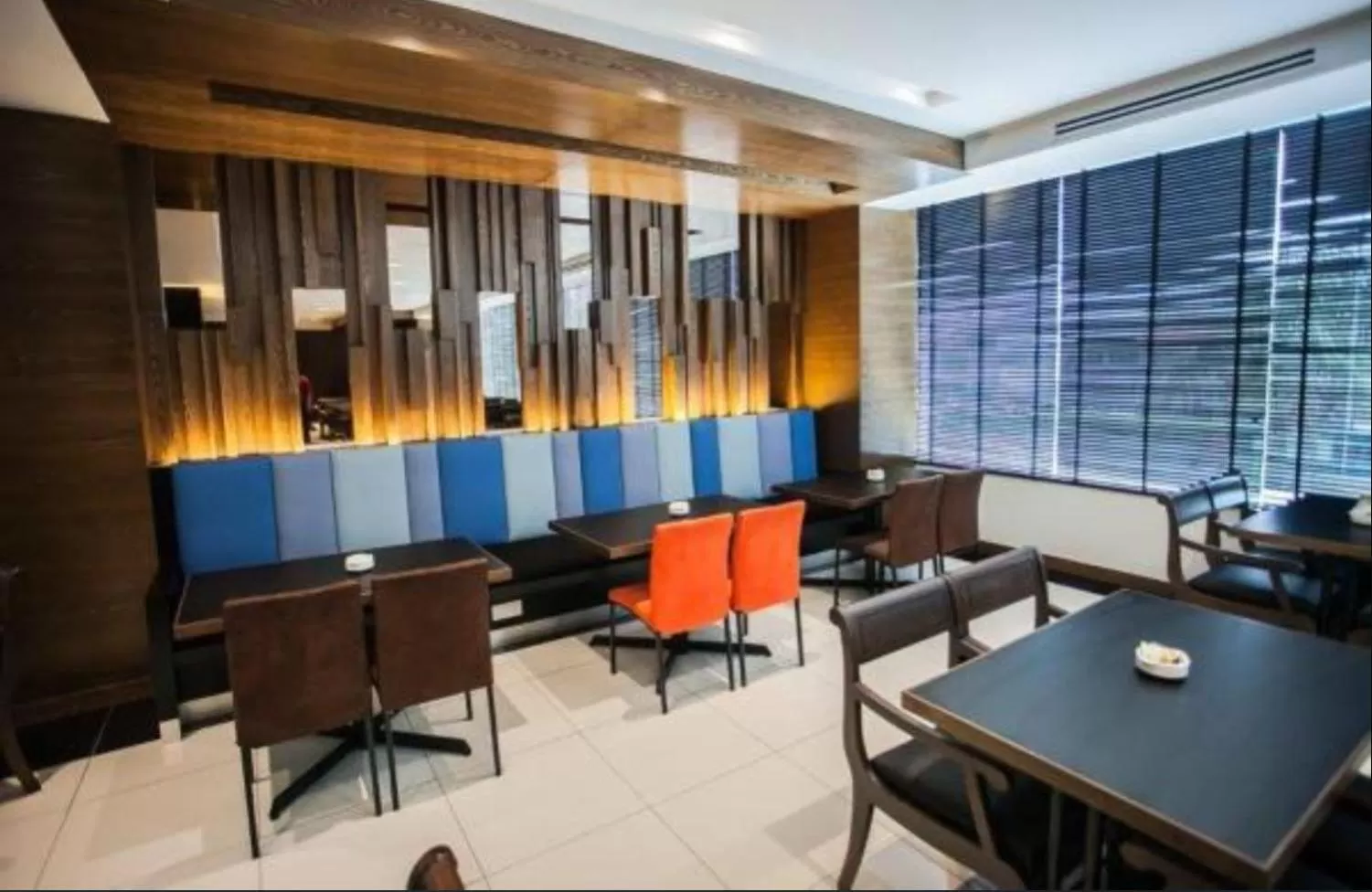 Restaurant/places to eat in Crystal Crown Hotel JB