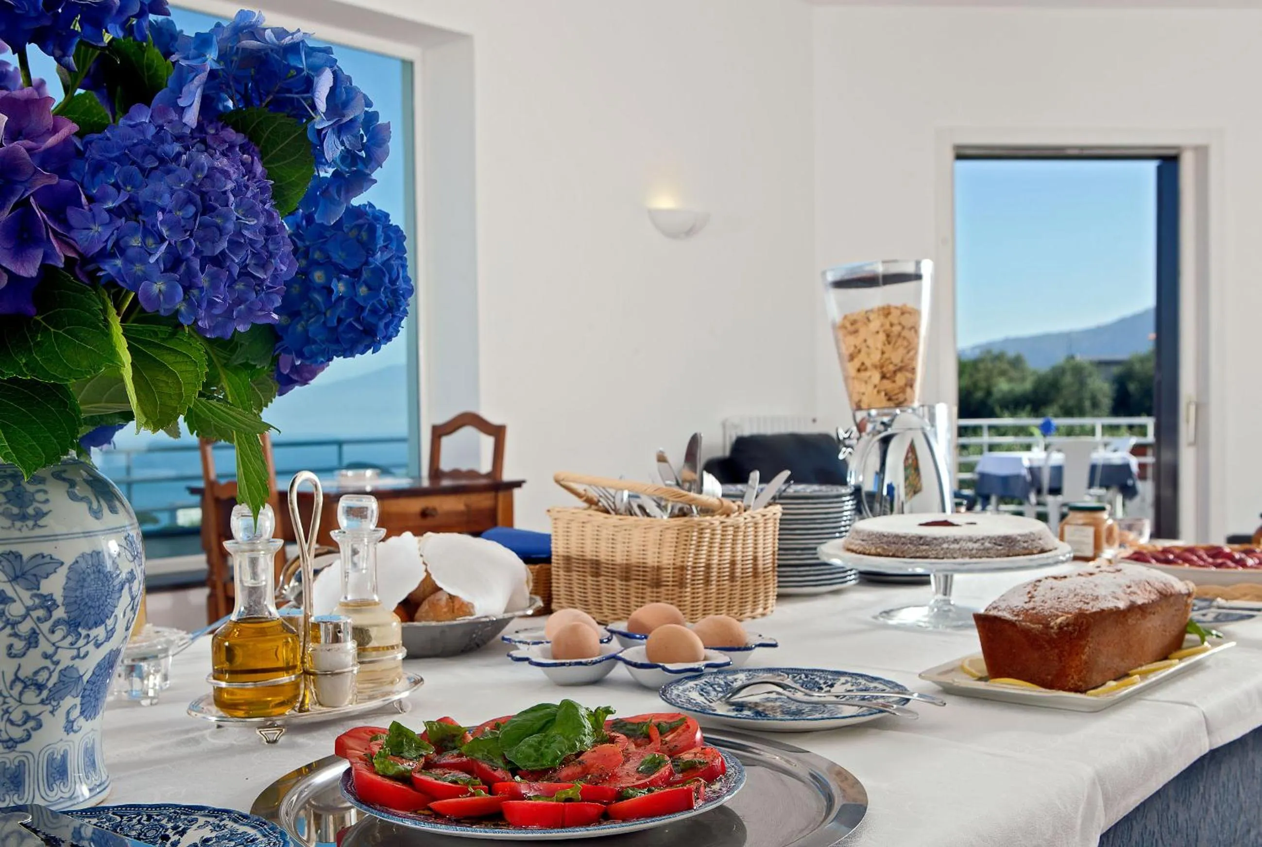 Continental breakfast in Villa Oriana Relais