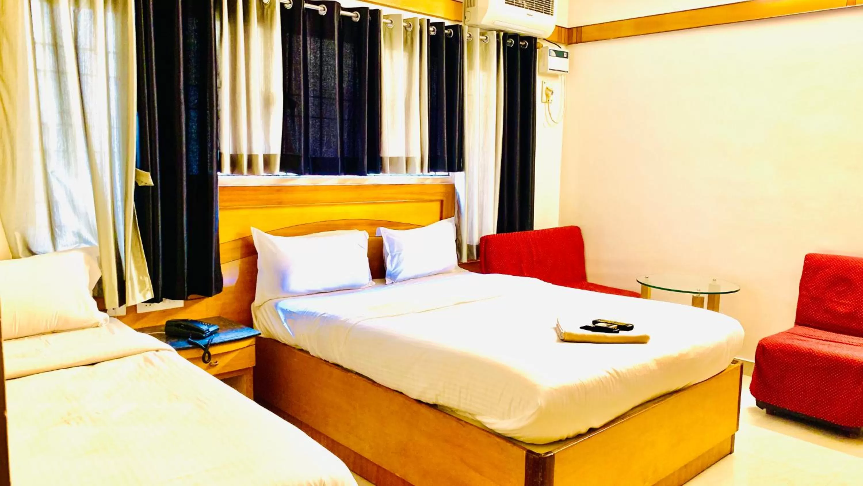 Bed in Half Moon Palace Chennai