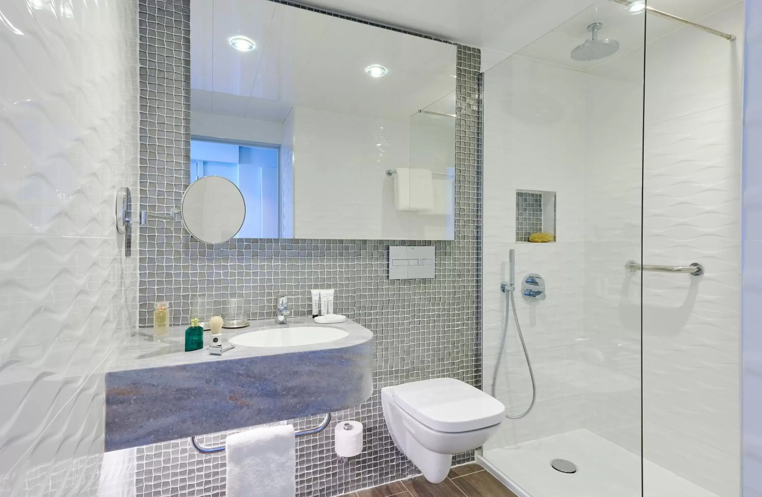 Executive Room with Balcony in The Eliott Hotel Executive Room with Balcony in The Eliott Hotel