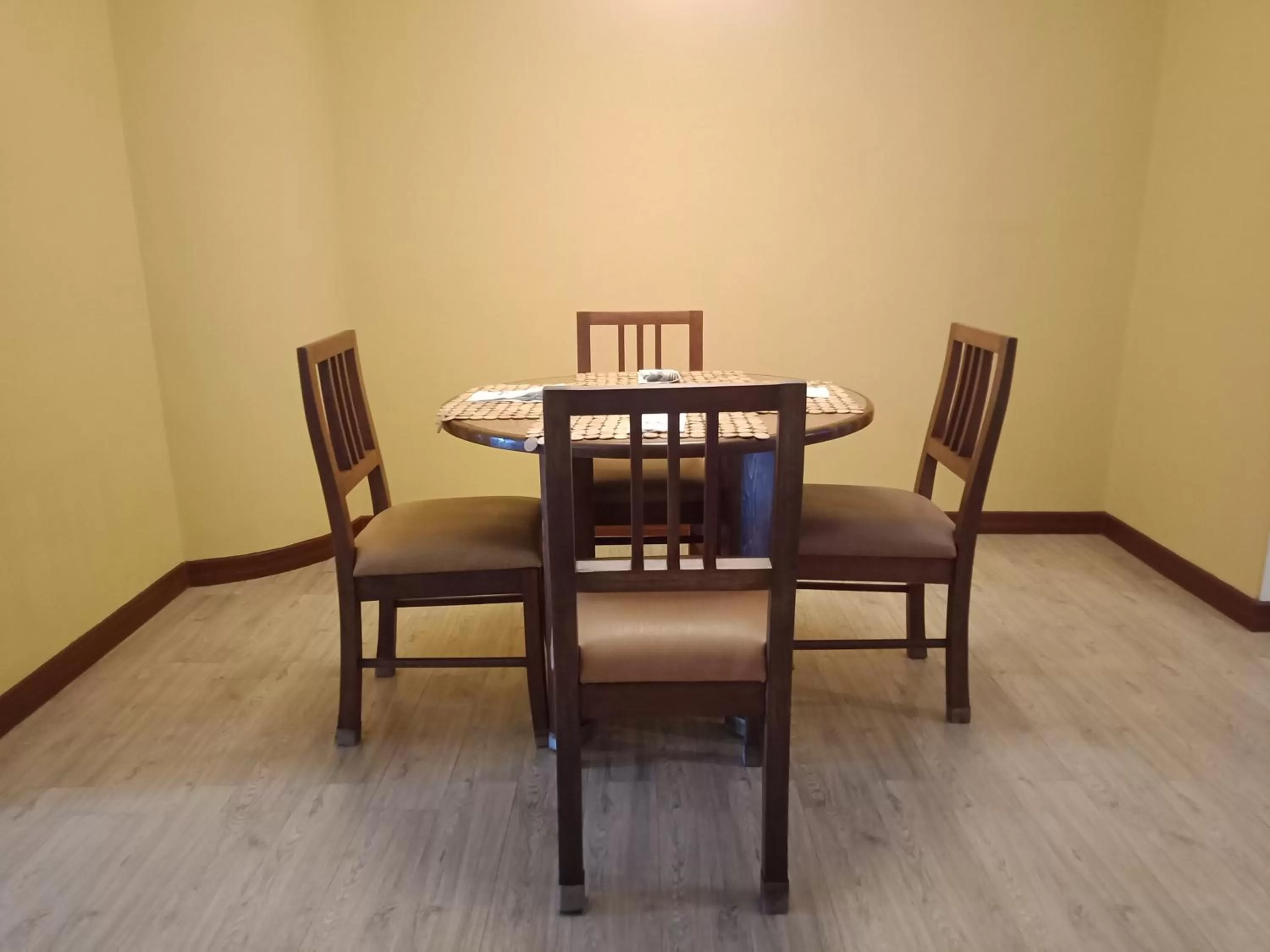 Dining area in Days Hotel by Wyndham Iloilo