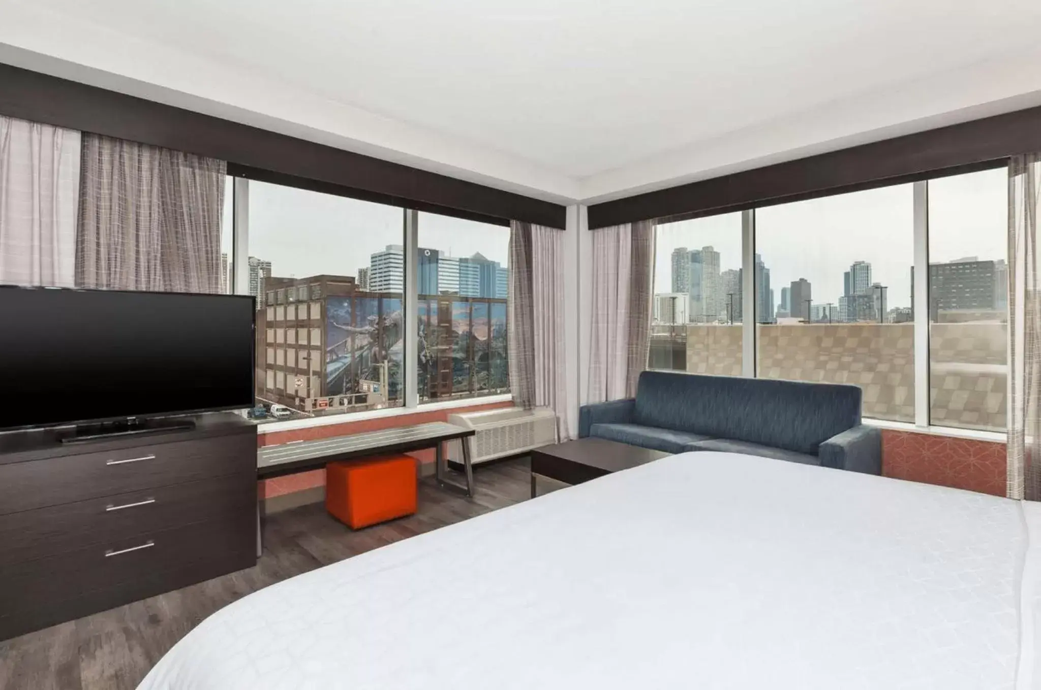 King Suite with City View in Holiday Inn Express & Suites Jersey City - Holland Tunnel by IHG King Suite with City View in Holiday Inn Express & Suites Jersey City - Holland Tunnel by IHG
