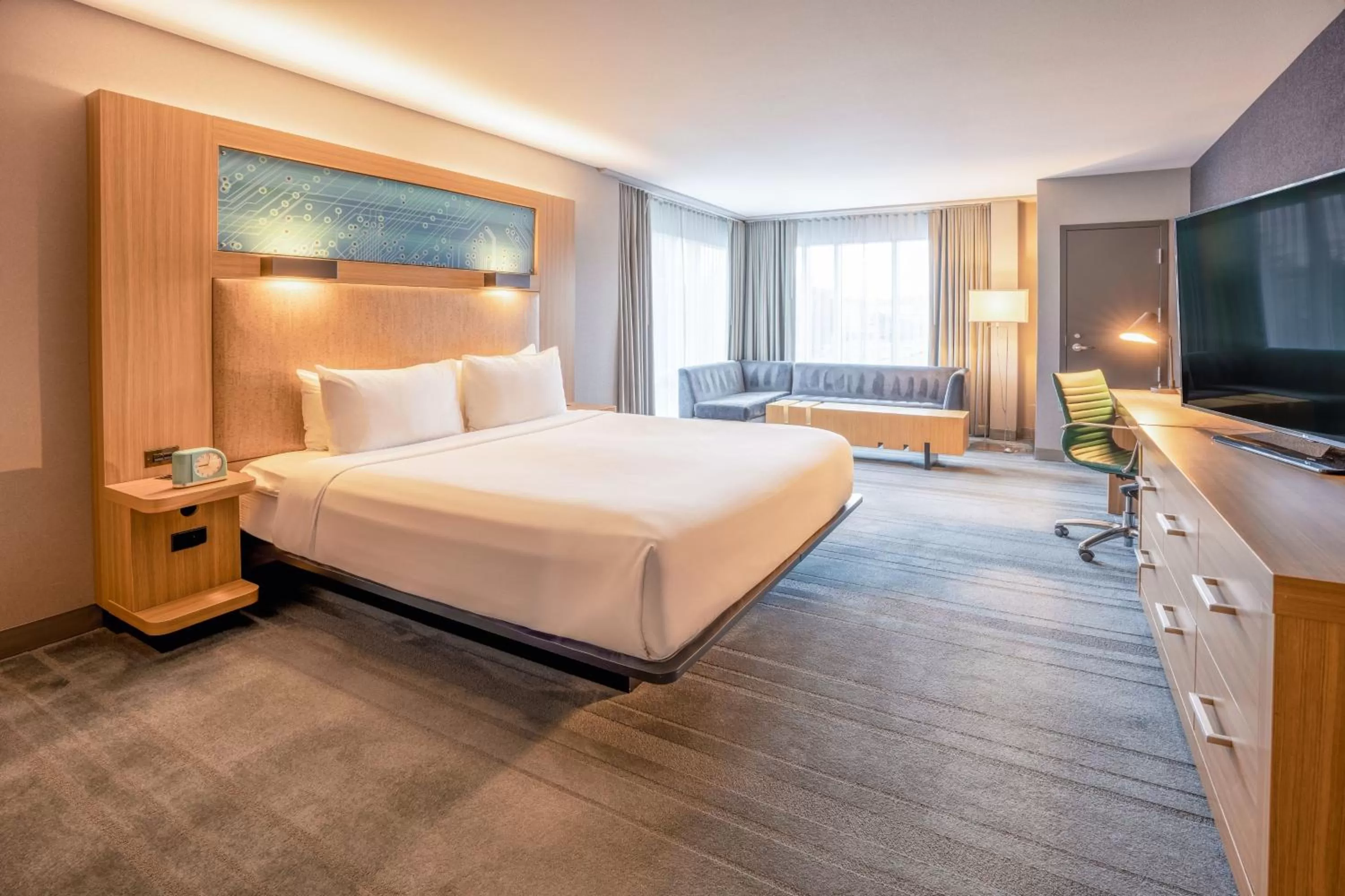 Photo of the whole room, Bed in Aloft Cupertino