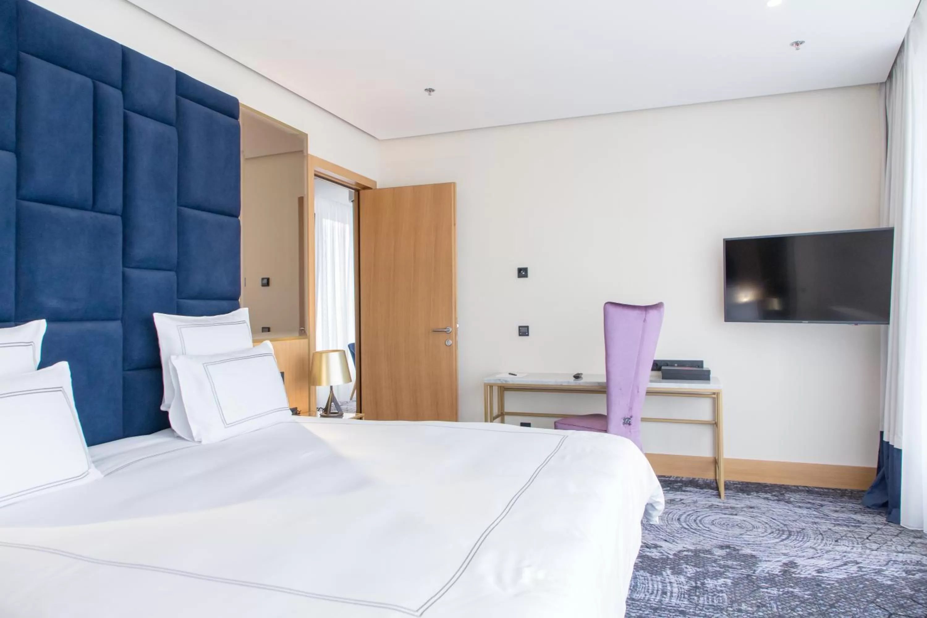 TV and multimedia, Bed in Swissotel Sarajevo