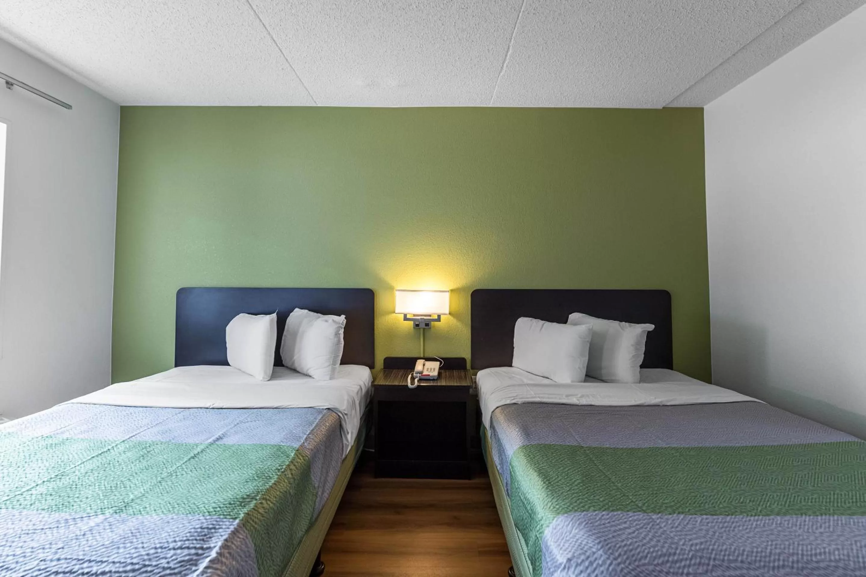 Bedroom, Bed in Motel 6-Warminster, PA