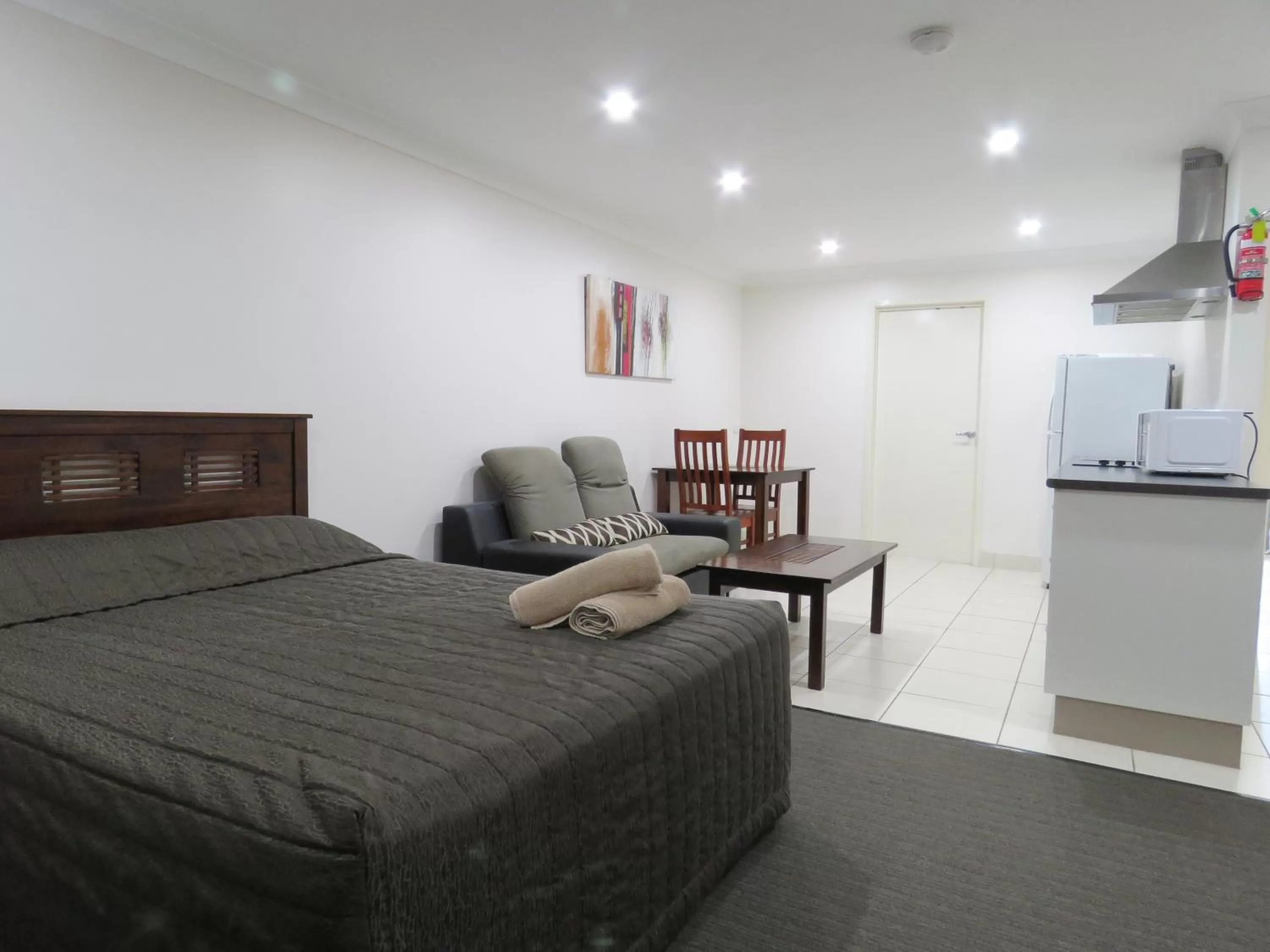 Emerald Gardens Motel & Apartments