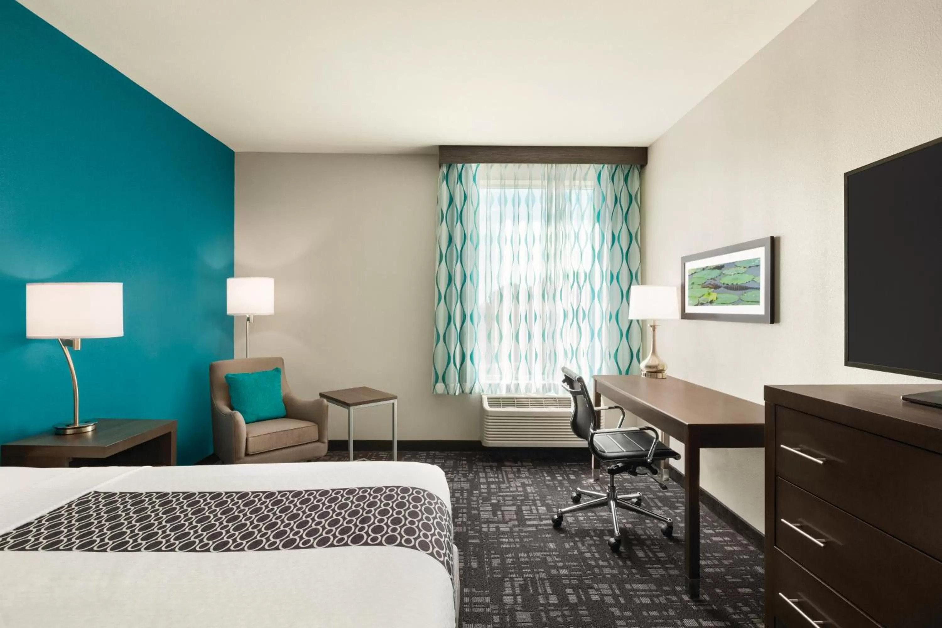 Photo of the whole room, Bed in La Quinta by Wyndham Gainesville