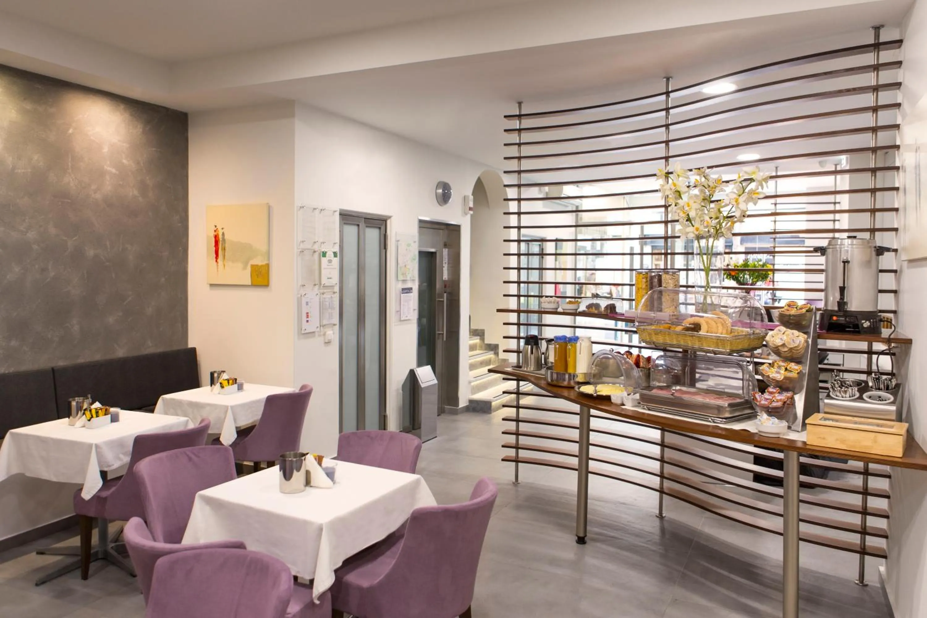 Restaurant/places to eat in Pan Hotel