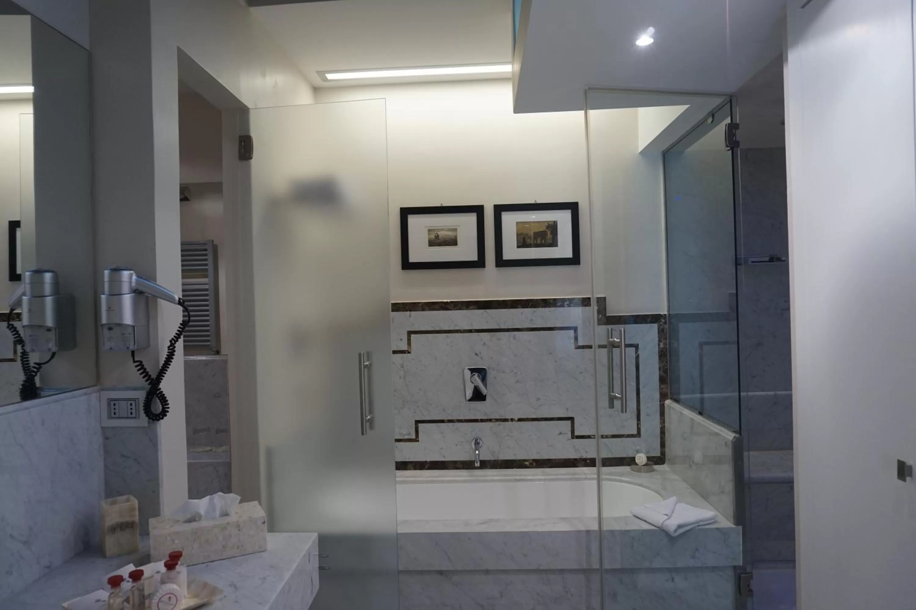 Bathroom in Trevi Palace Luxury Inn