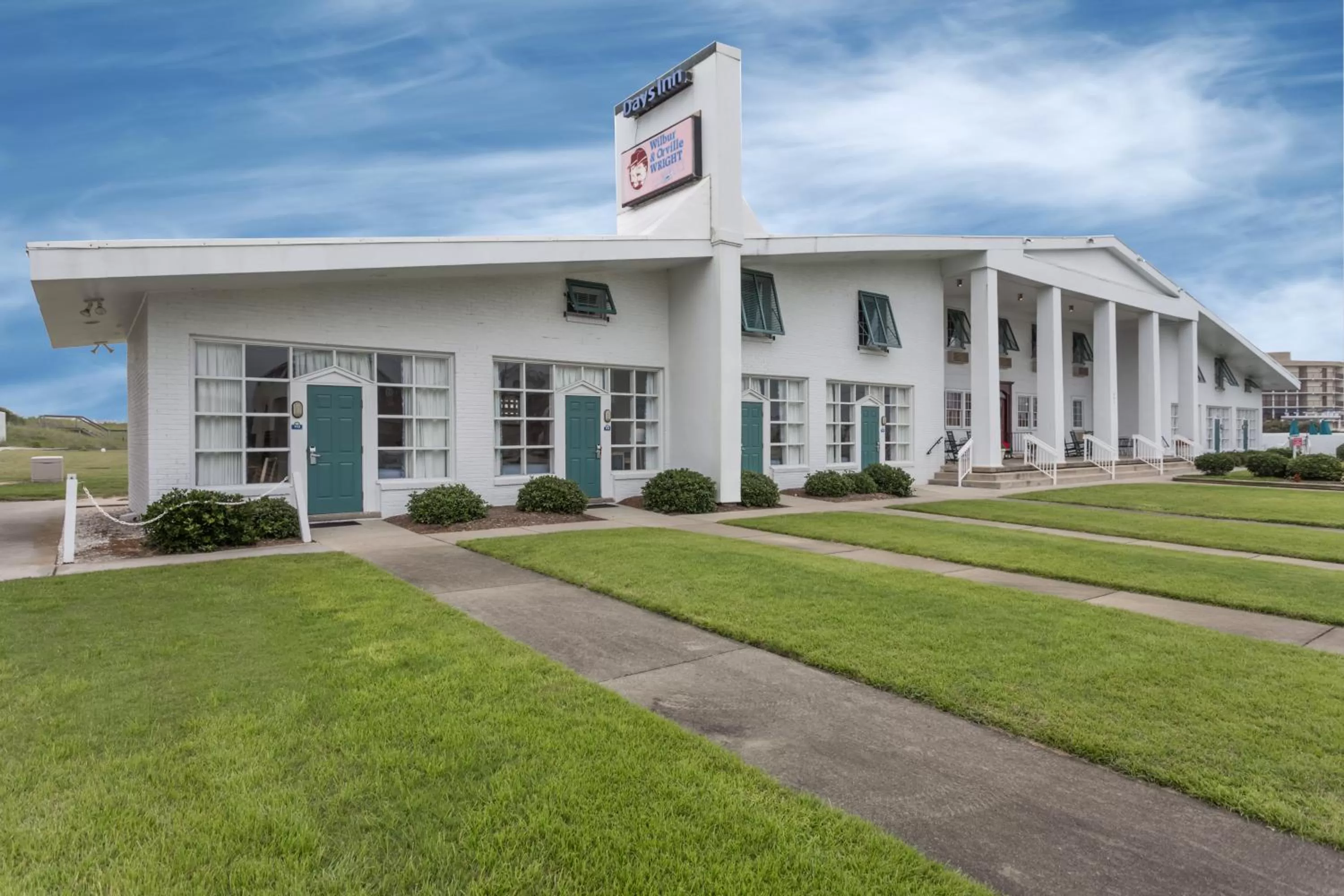 Facade/entrance in Days Inn by Wyndham Kill Devil Hills Oceanfront - Wilbur